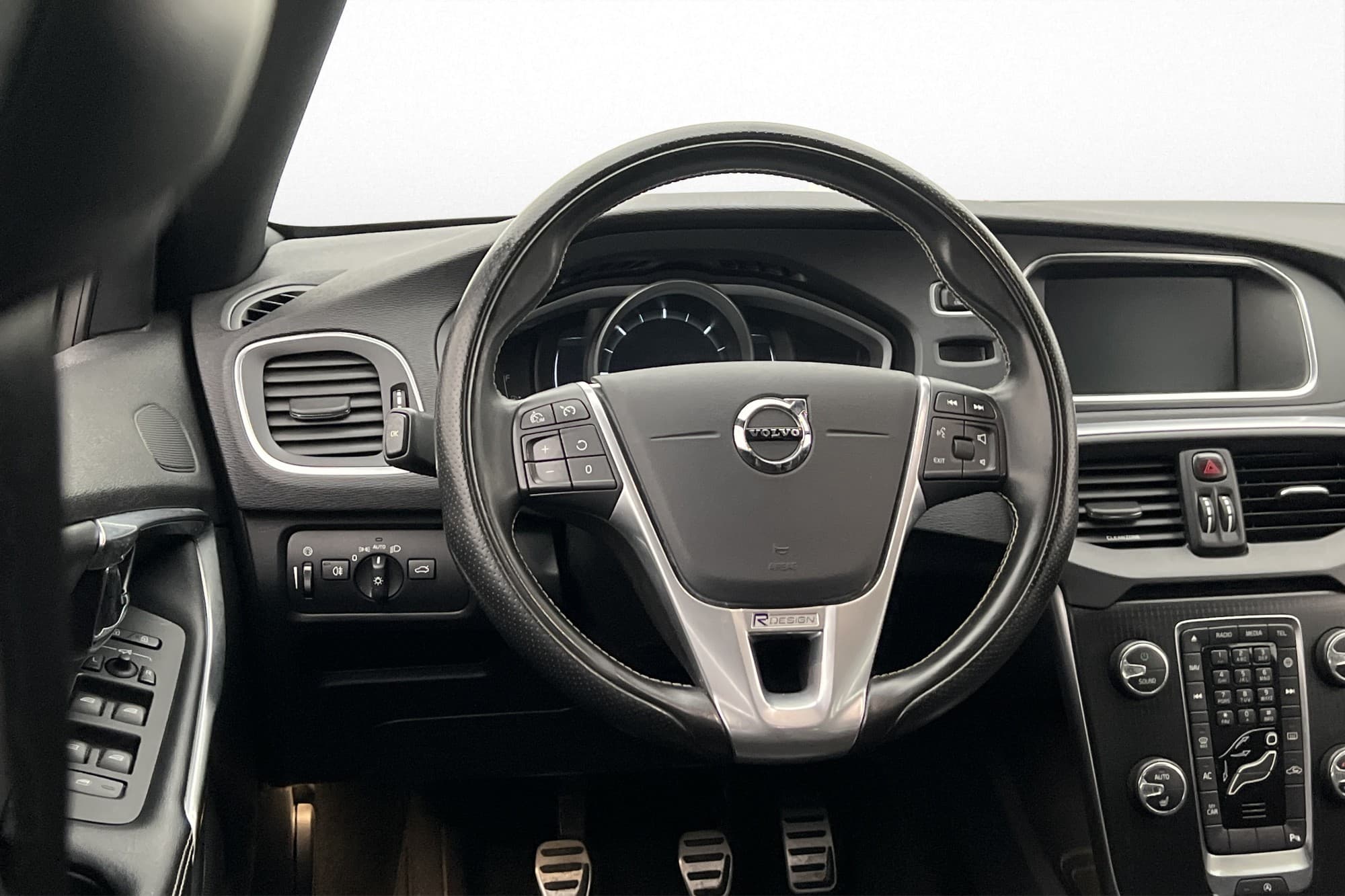 Volvo V40 D3 150hk R-Design VOC Värmare Sensorer Farthållare