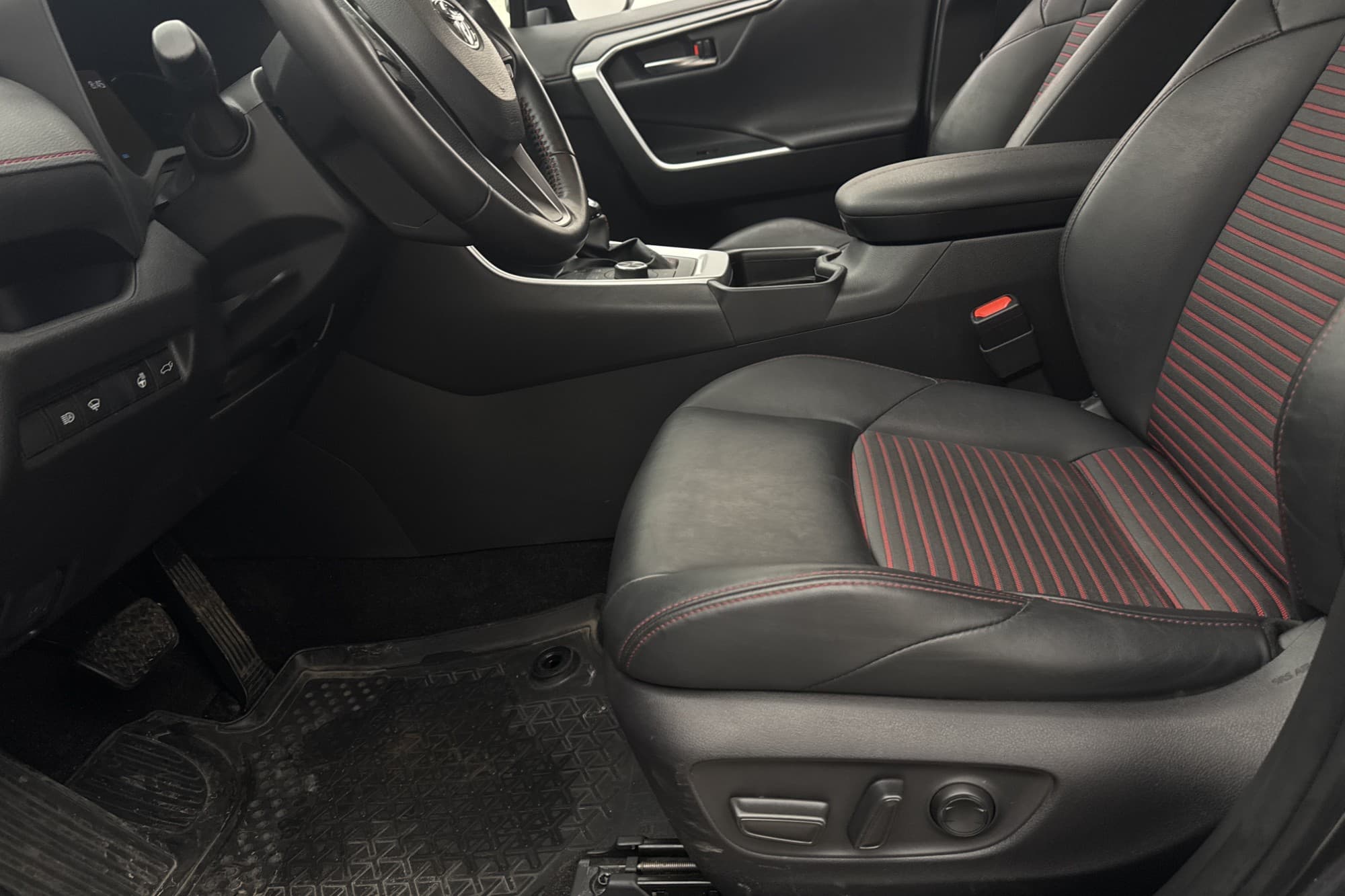 Toyota RAV4 Plug-in AWD 306hk Launch Edt Kamera Elstol Drag