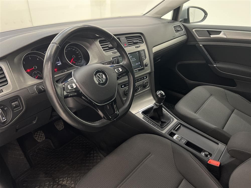 Volkswagen Golf 1.6 TDI 110hk M-värmare  Fullservad 0,4l/milinteriör