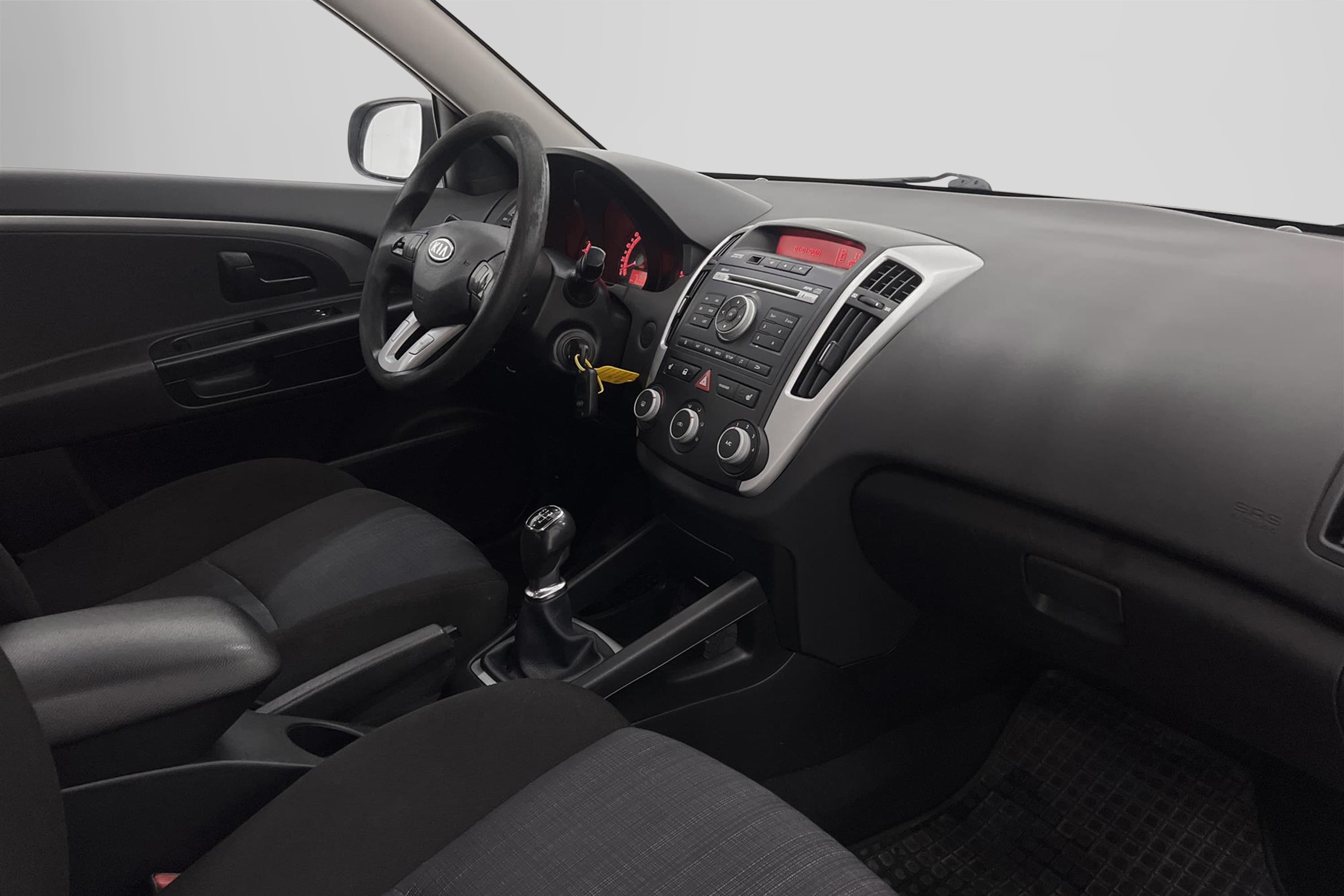 Kia Ceed 1.4 CVVT 90hk M-Värm Nyserv 822kr Skatt 0,49L/mil