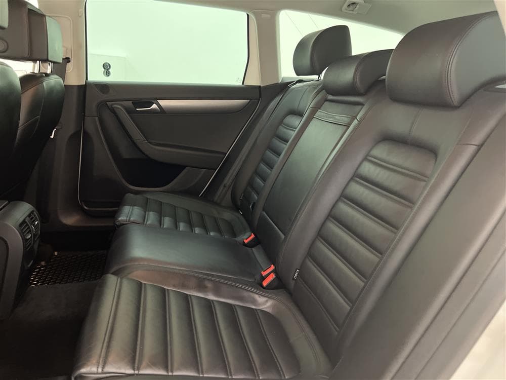 Volkswagen Passat 2.0 TDI 4Motion 170hk R-line Värmare Skinninteriör