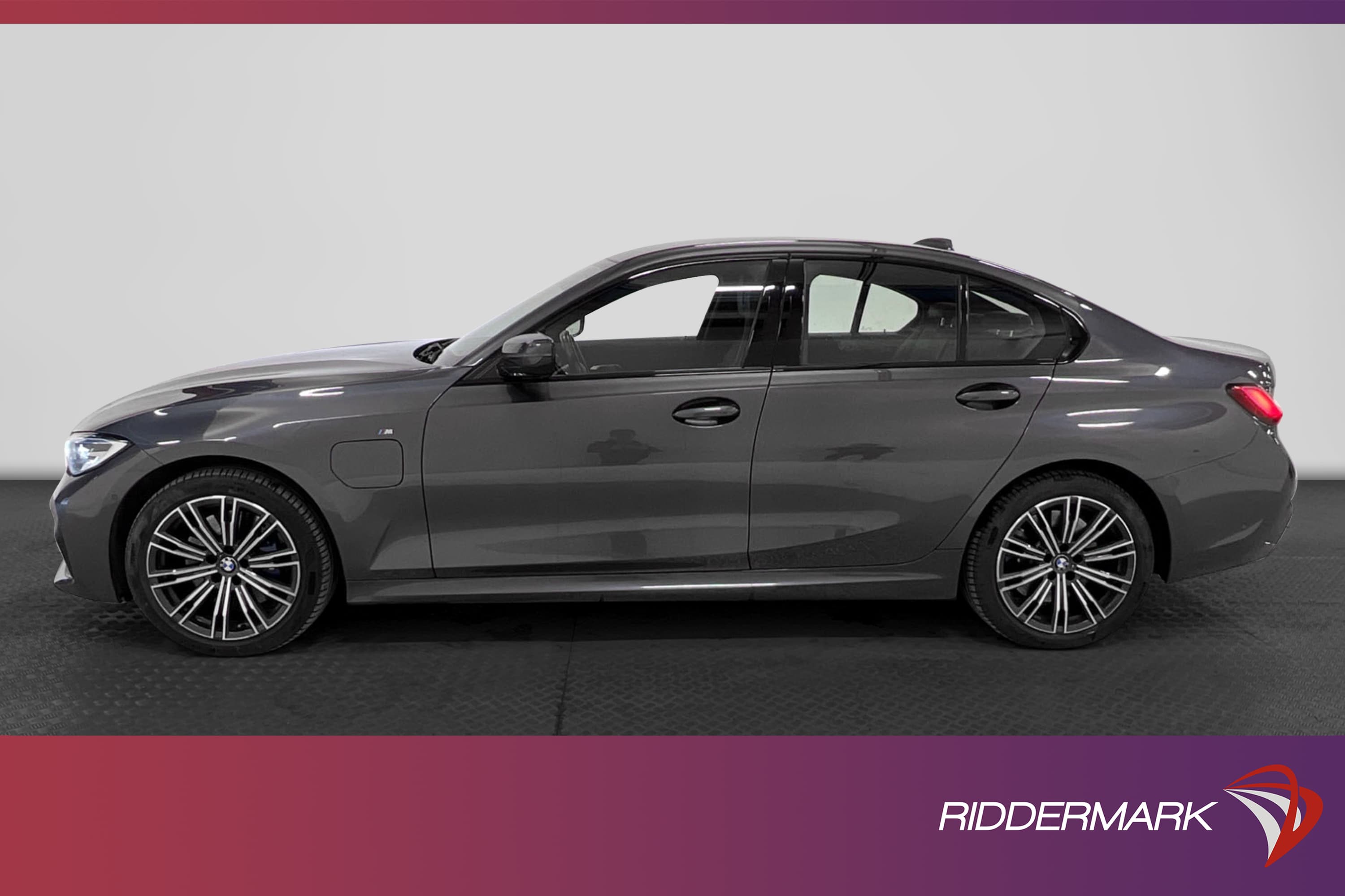 BMW 330e xDrive 292hk