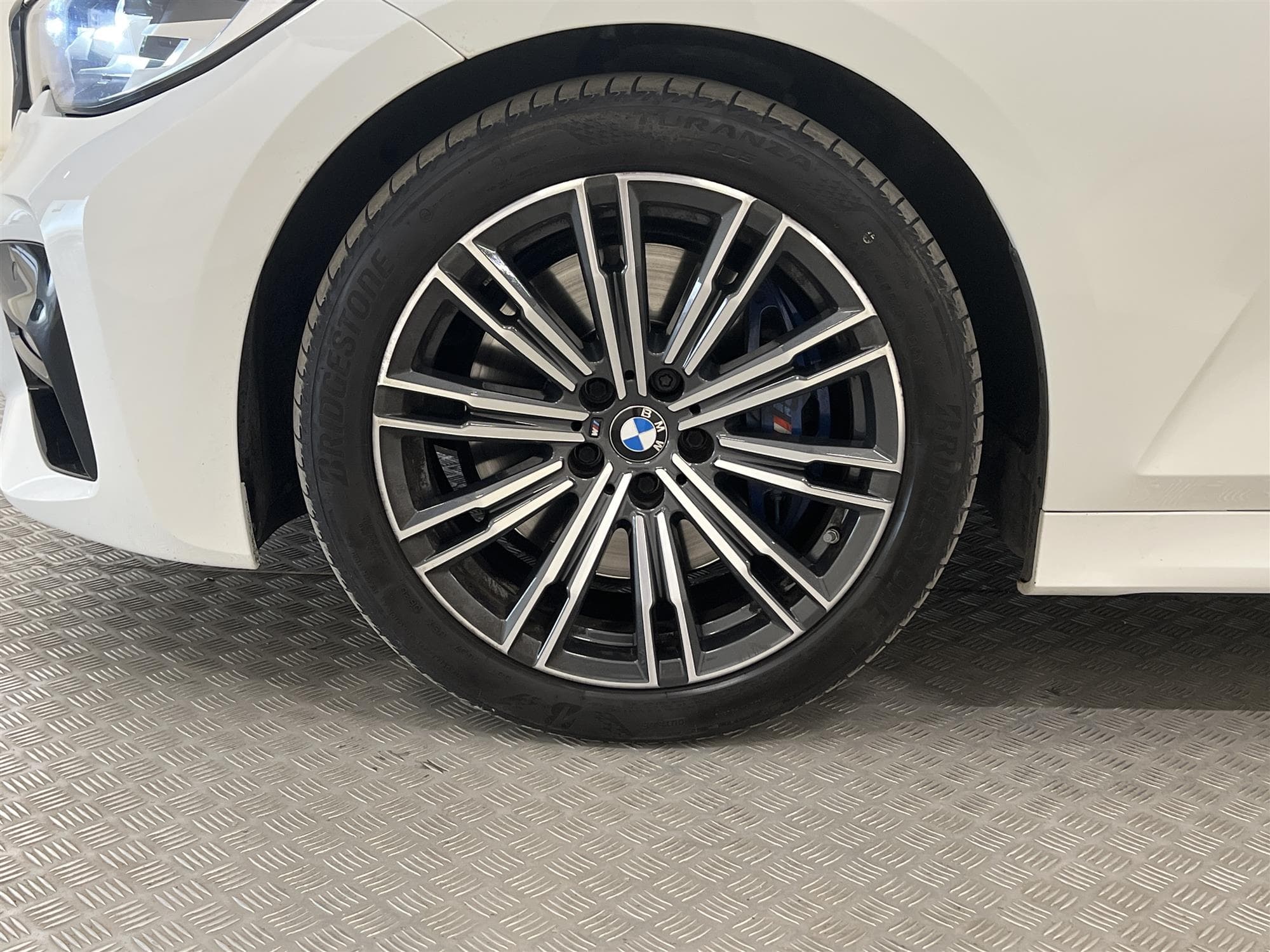 BMW 330i xDrive 258hk M Sport H/K Display Key Navi Drag Värm