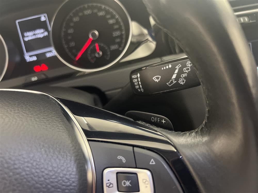 Volkswagen Golf 2.0 TDI 150hk Automat D-Värmare Faceliftinteriör