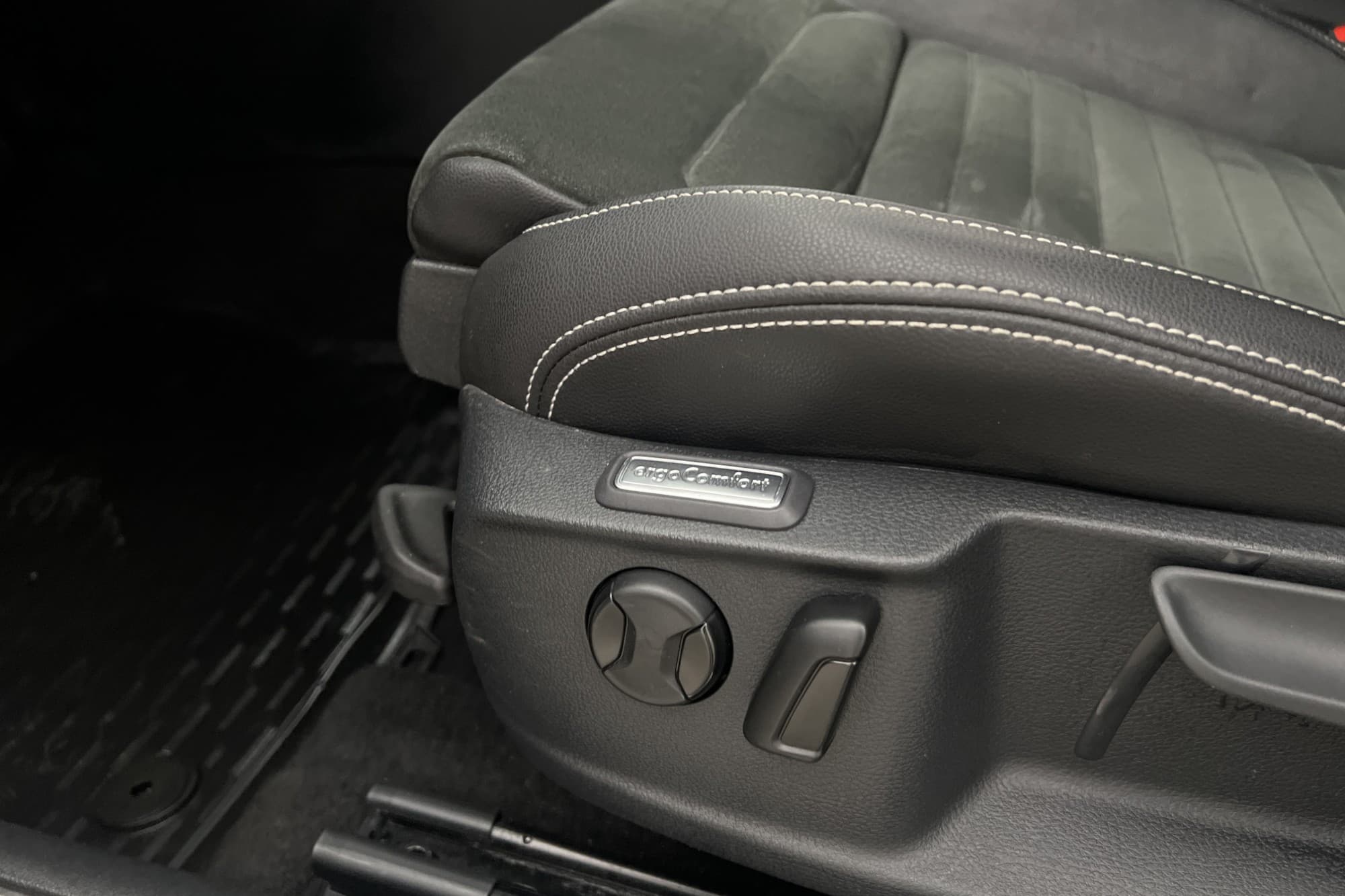 Volkswagen Passat GTE 218hk Drag Kamera Rattvärme Navi