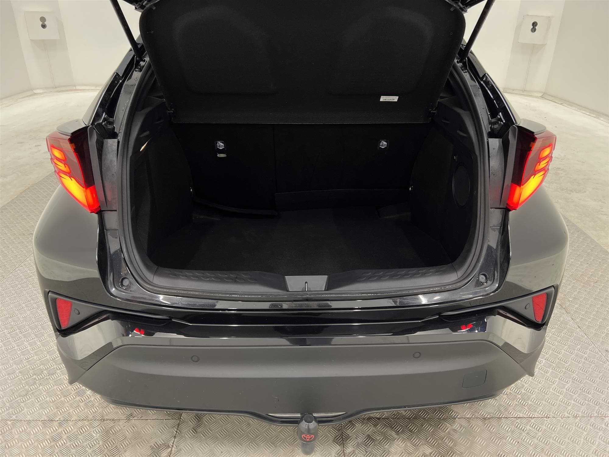 Toyota C-HR Hybrid CVT122hk  Drag JBL B-Kamera 0,38L/mil