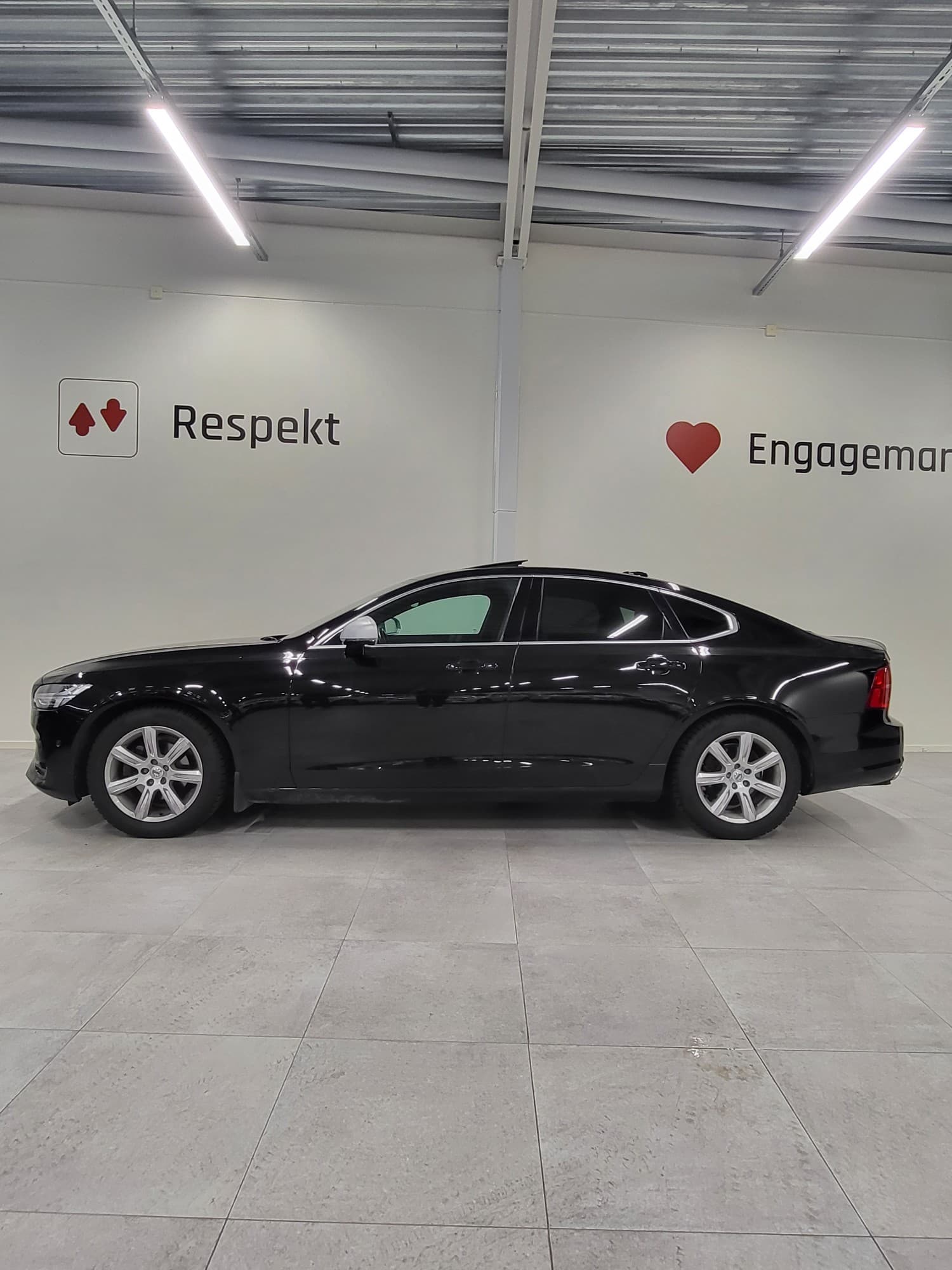 Volvo S90 D4 R-Design VOC D-Värmare B-kam T-lucka Blis Navi 