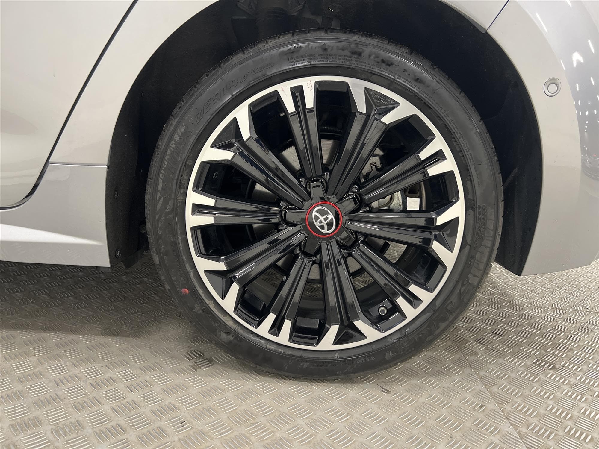 Toyota Corolla Hybrid e-CVT 122hk GR Sports Navi B-Kam