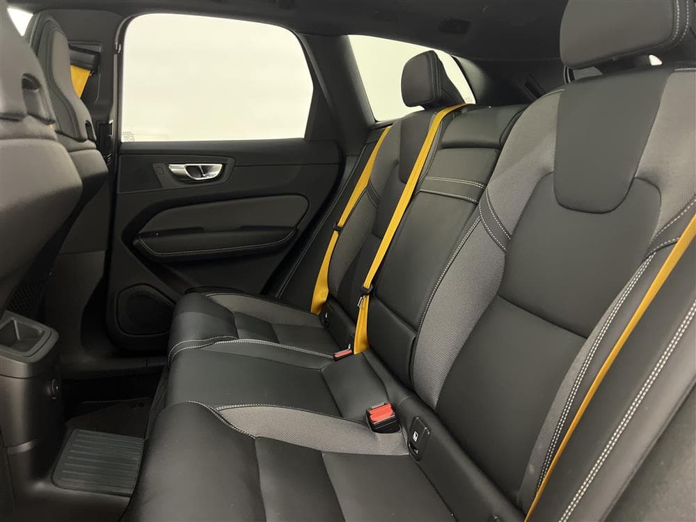 Volvo XC60 T8 AWD TwEn Polestar 421hk R-Design Pano H/K HuDinteriör