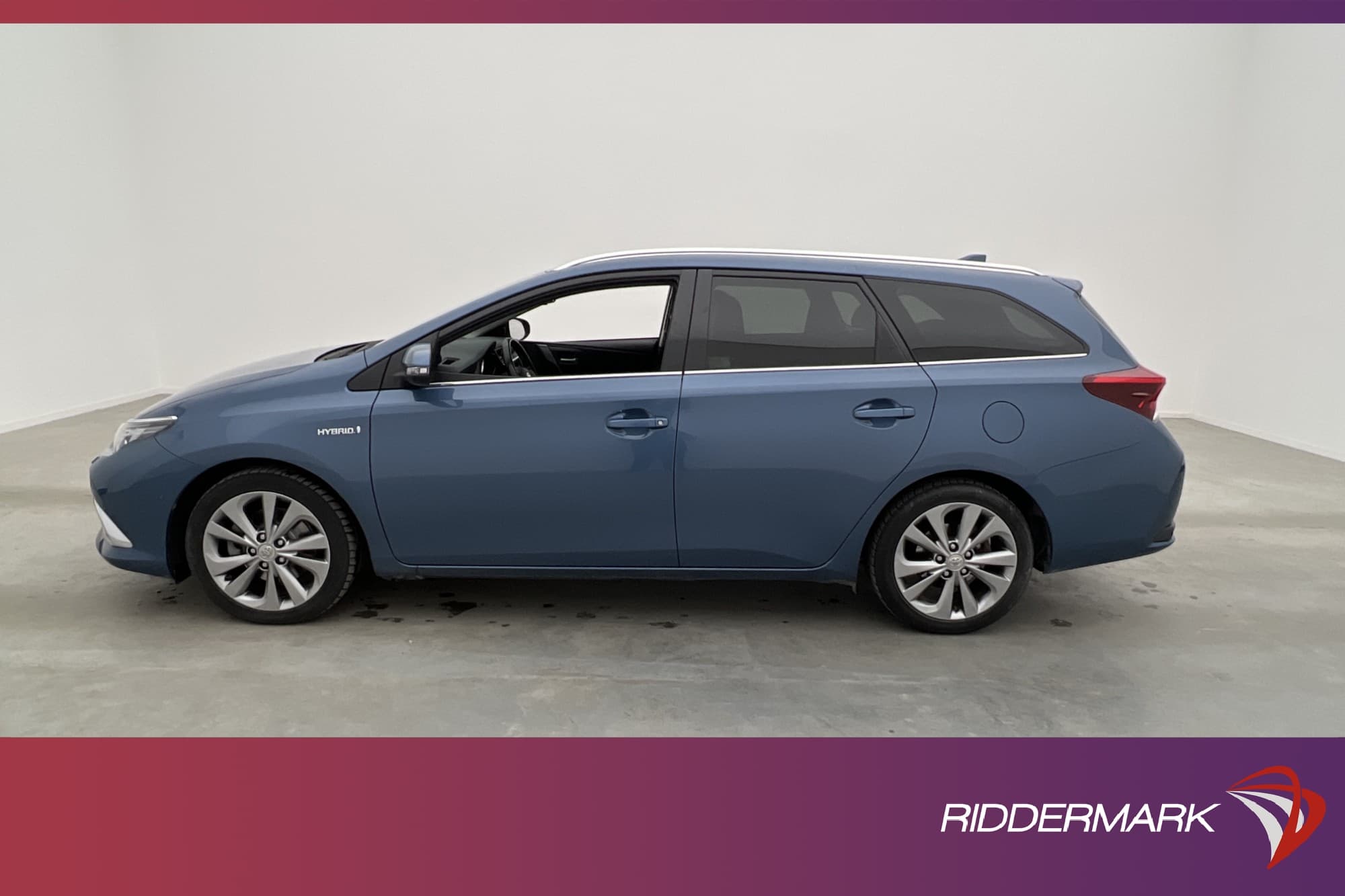 Toyota Auris TS Hybrid e-CVT 136hk