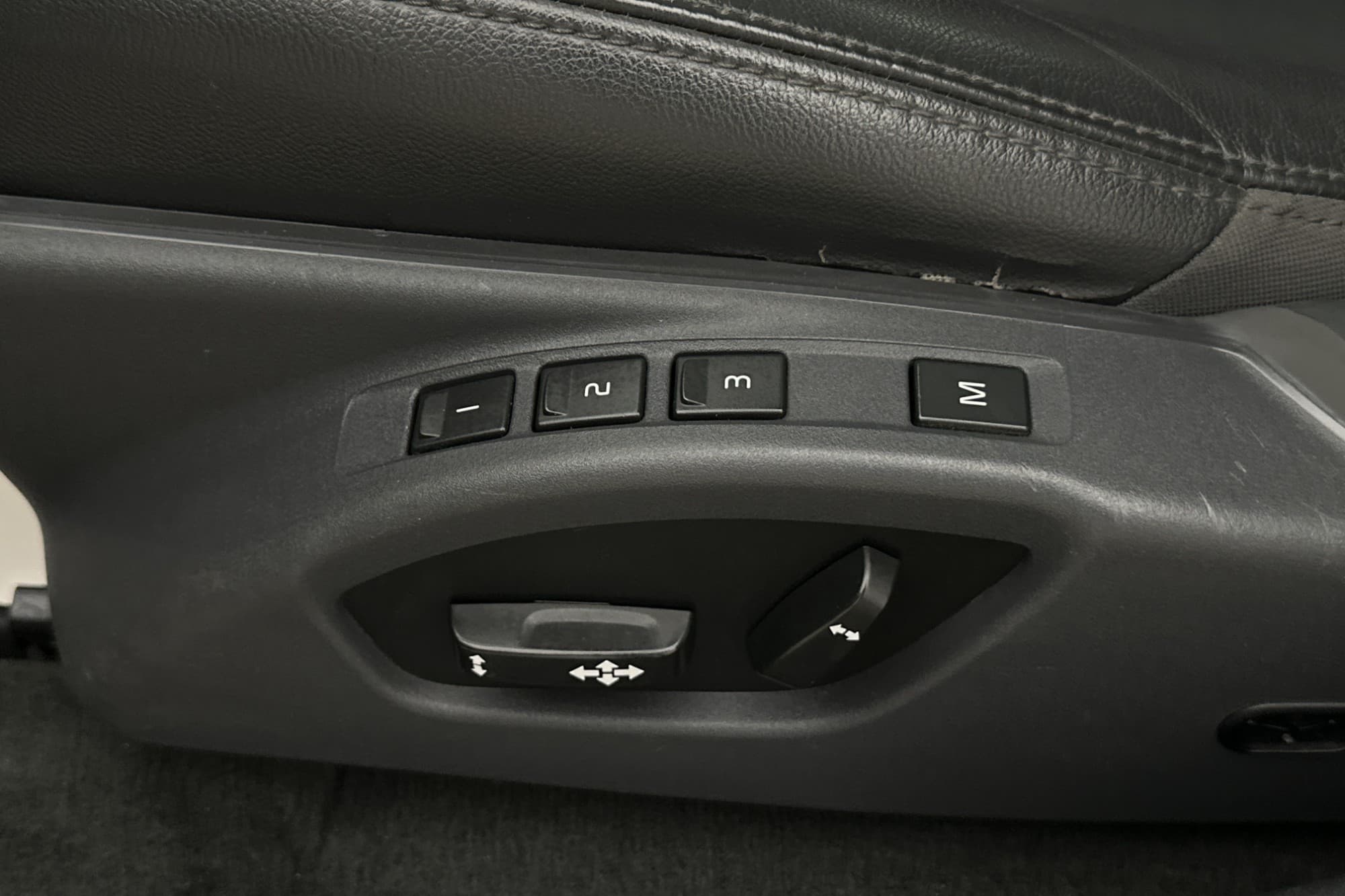 Volvo XC60 D5 AWD 220hk Summum VOC Värm Pano Navi Skinn