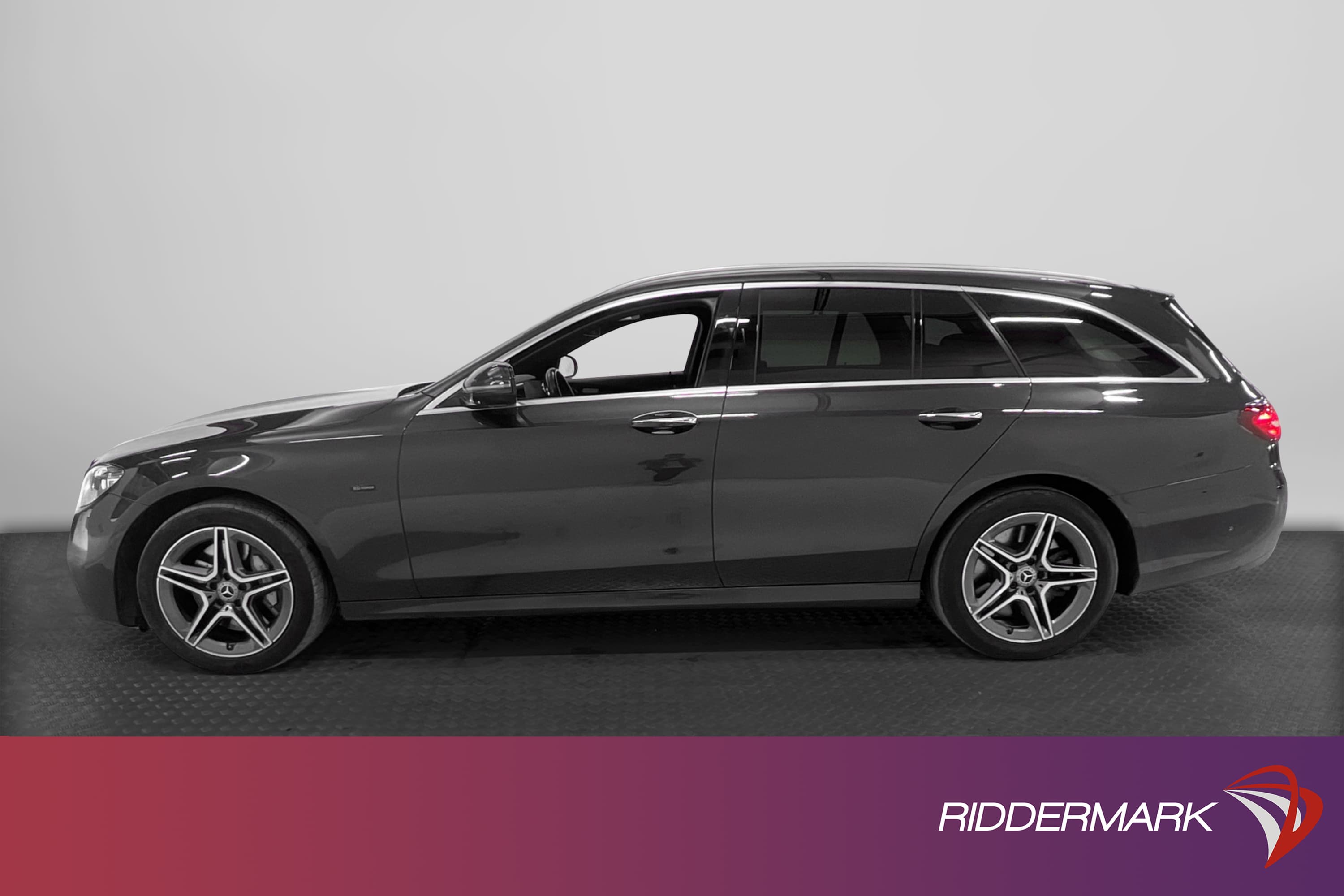 Mercedes-Benz E 300 de T de 306hk AMG