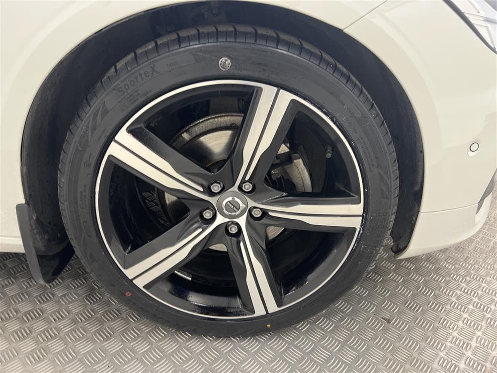 Volvo S90 D4 190hk AWD R-Design T-lucka D-Värm VOC 0,47l/milinteriör