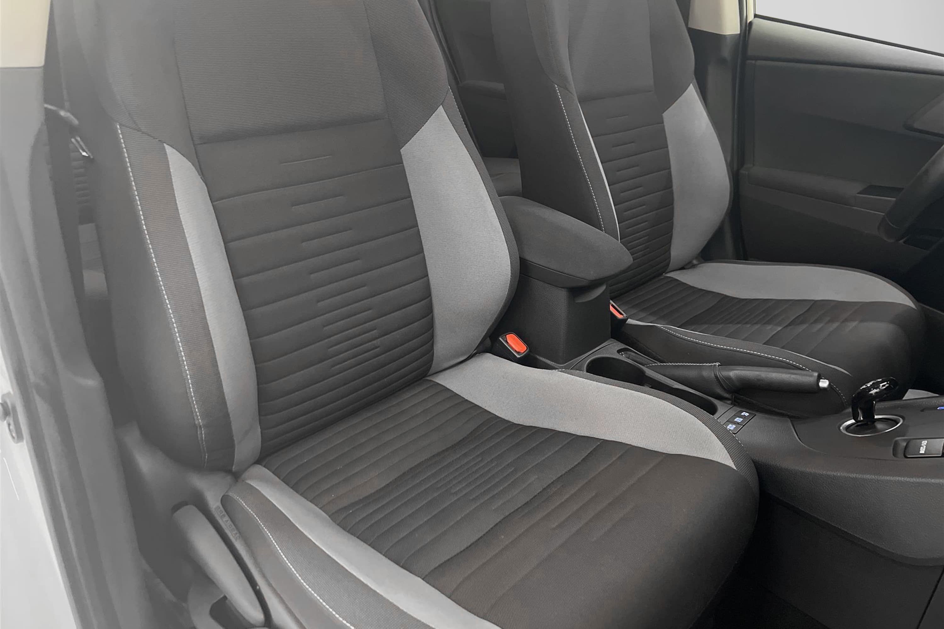 Toyota Auris Hybrid e-CVT 136hk B-Kam Lane Assist 0,35L/mil