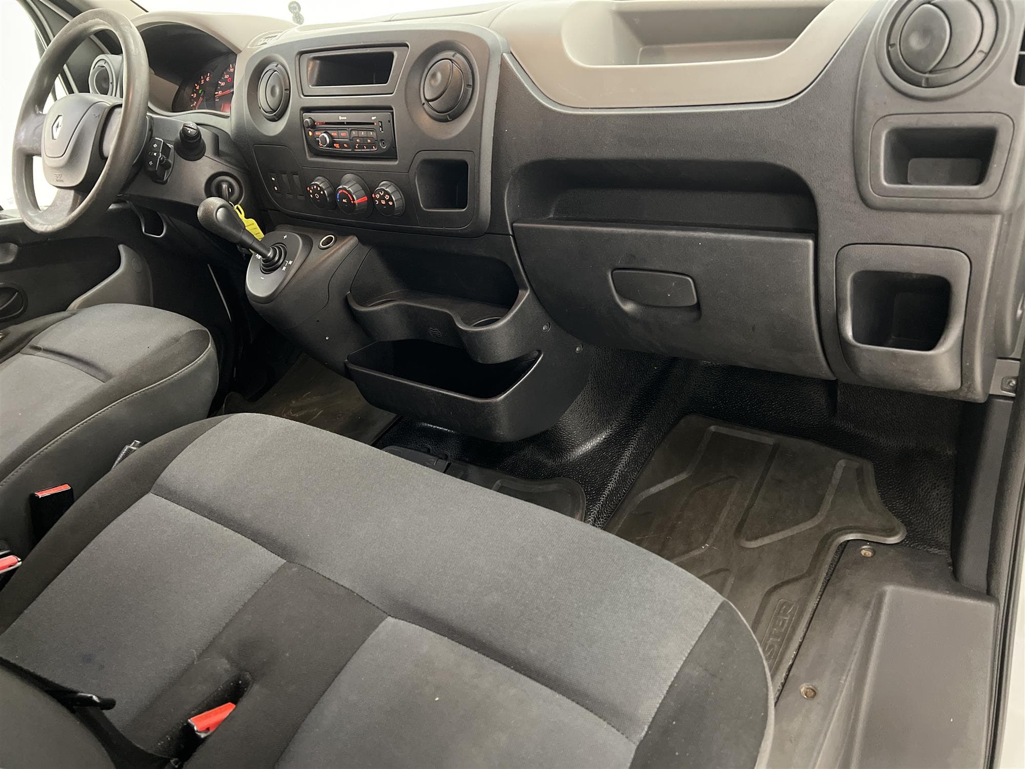 Renault Master 2.3 dCi Automat Volymskåp Bakgavel Moms interiör