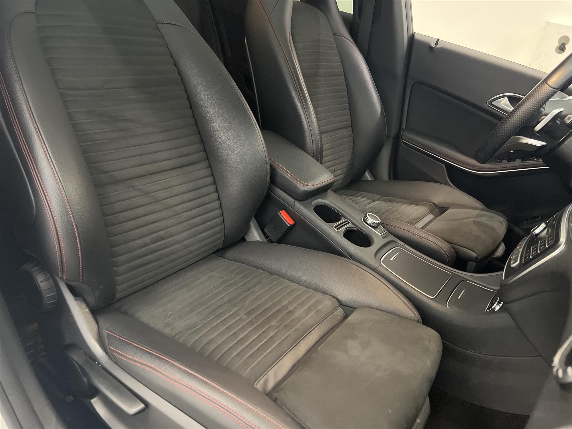 Mercedes-Benz CLA 180 122hk SB AMG Sport Panorama B-Kamera 