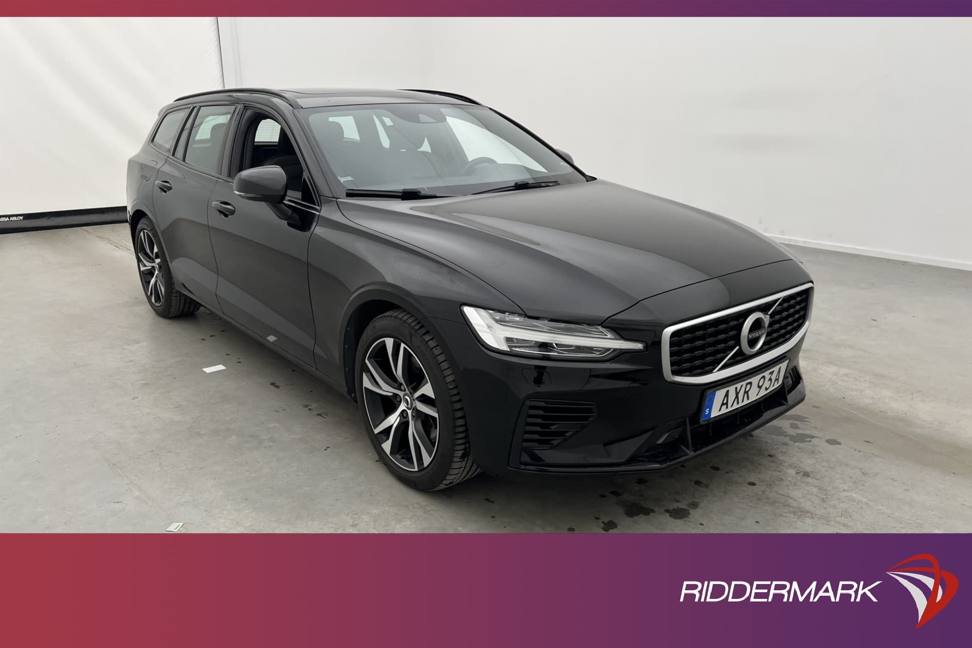 Volvo V60 T8 AWD 392hk R-Design VOC Pano Värm CarPlay Drag