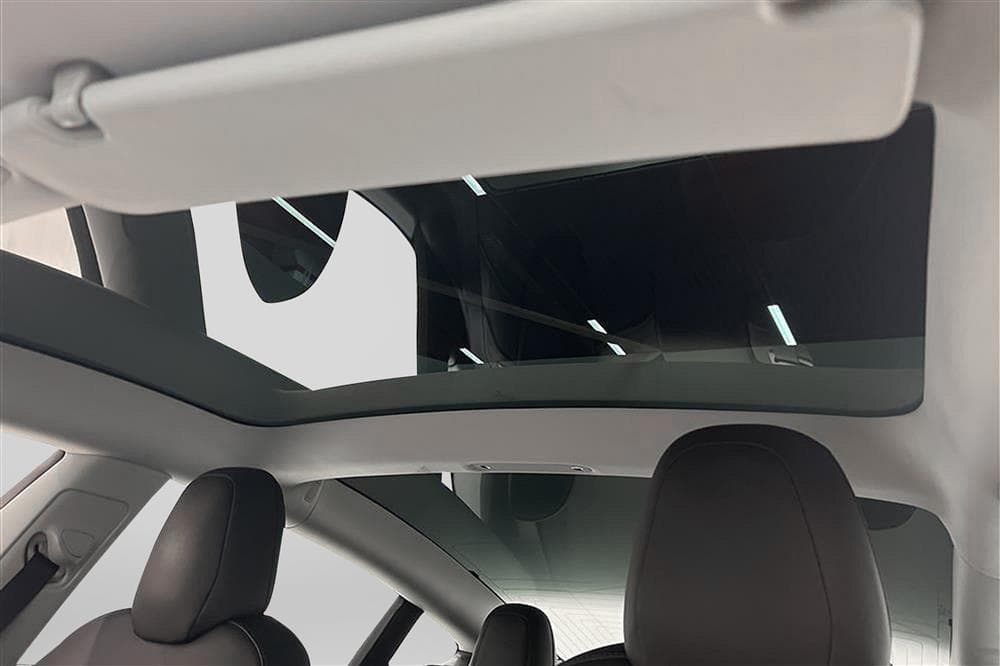 Tesla Model 3 Performance AWD 510hk Svensksåld Autopilotinteriör