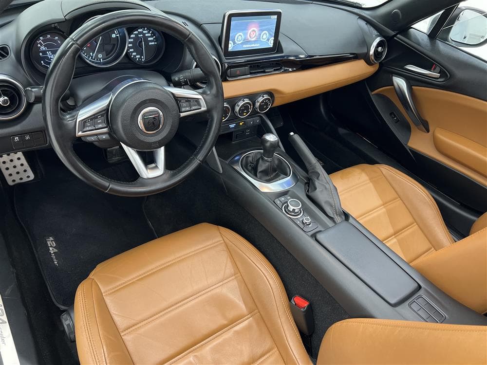 Fiat 124 Spider 1.4 "Abarth" Navi Skinn B-kamerainteriör