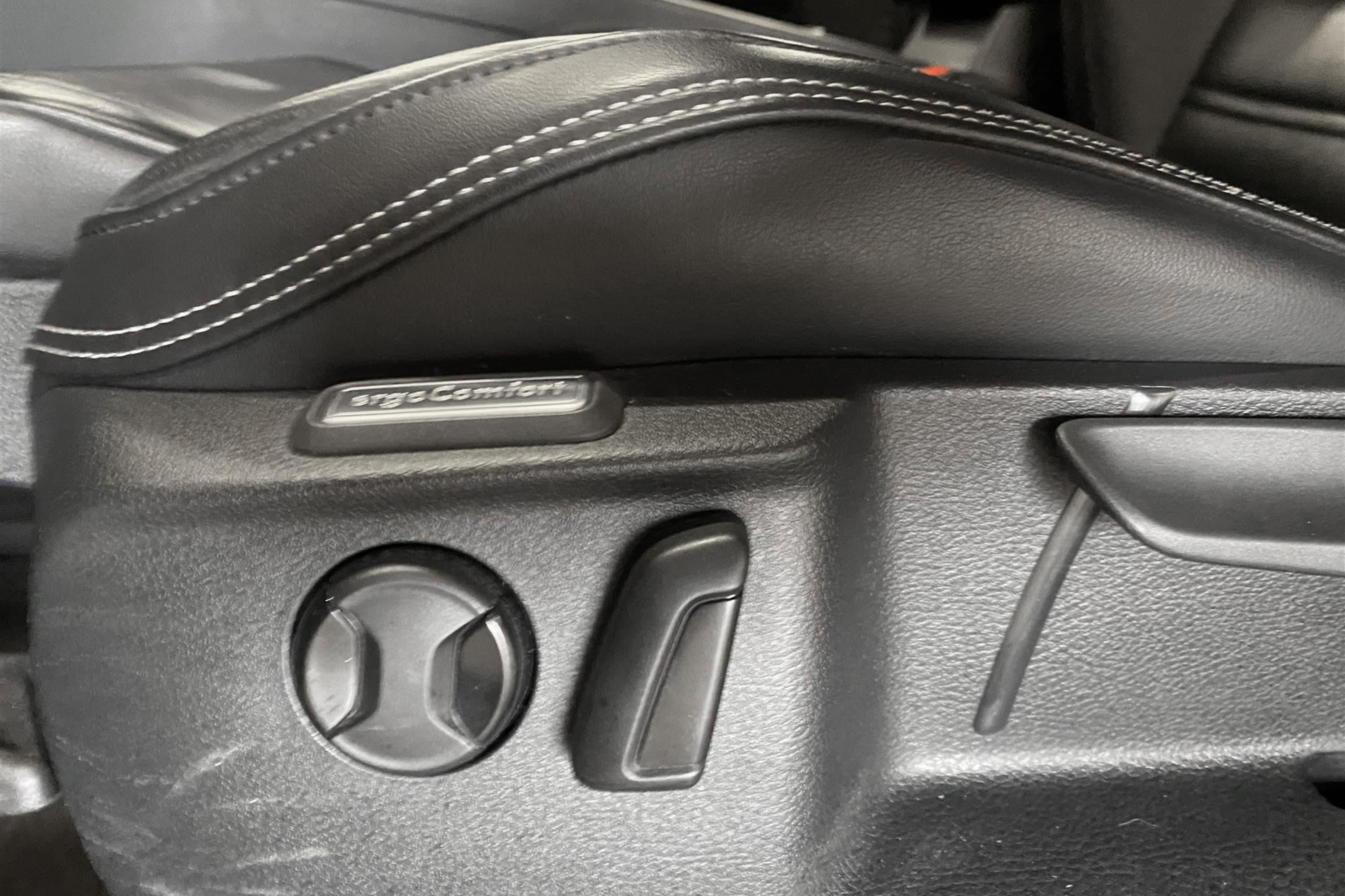 Volkswagen Passat 2.0 TDI 4M 190hk R Line D-Värm Cockpit 