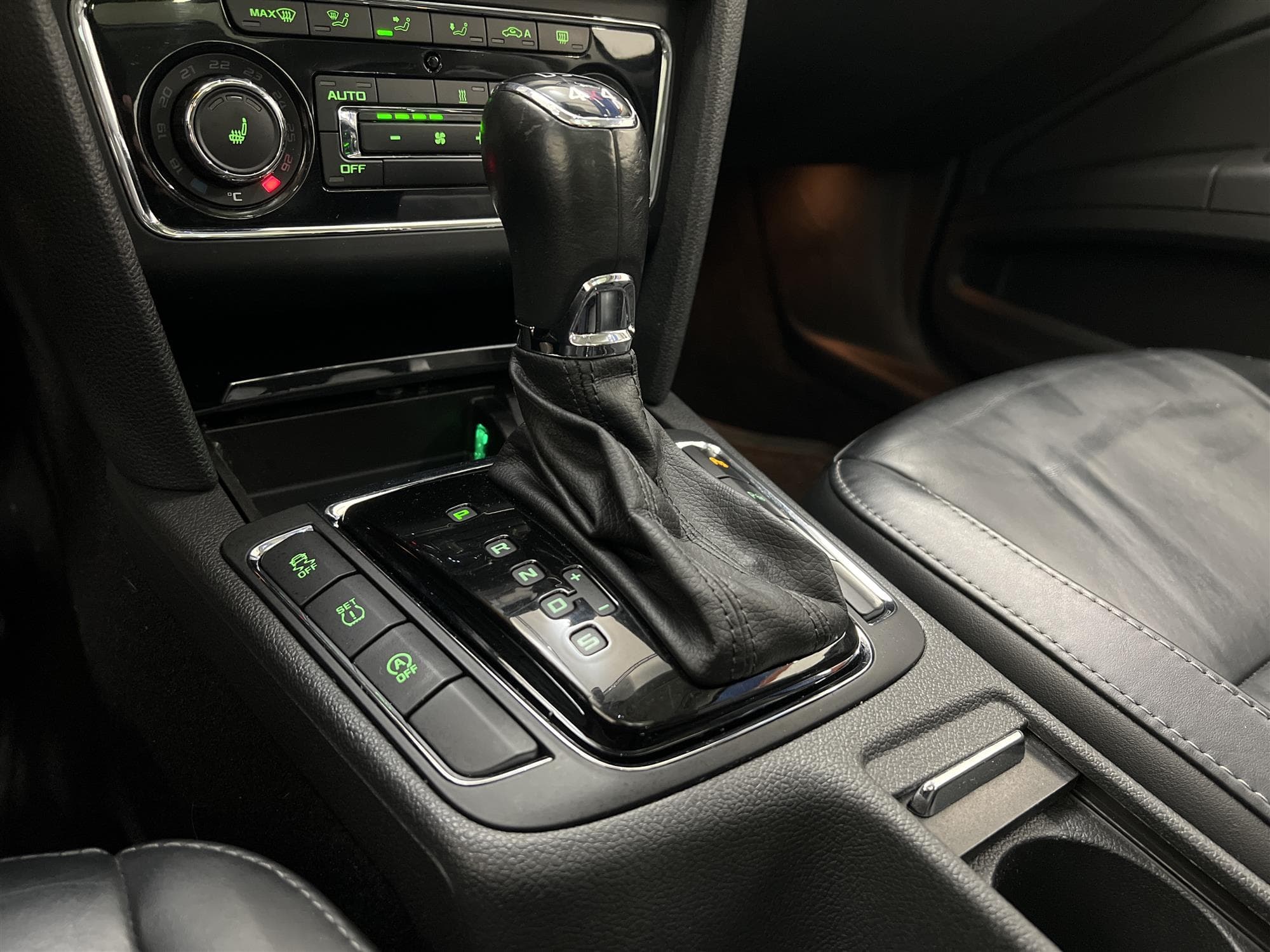Skoda Superb 2.0 TDI 4x4 170hk Navi D-Värm Pano 0,56L/mil