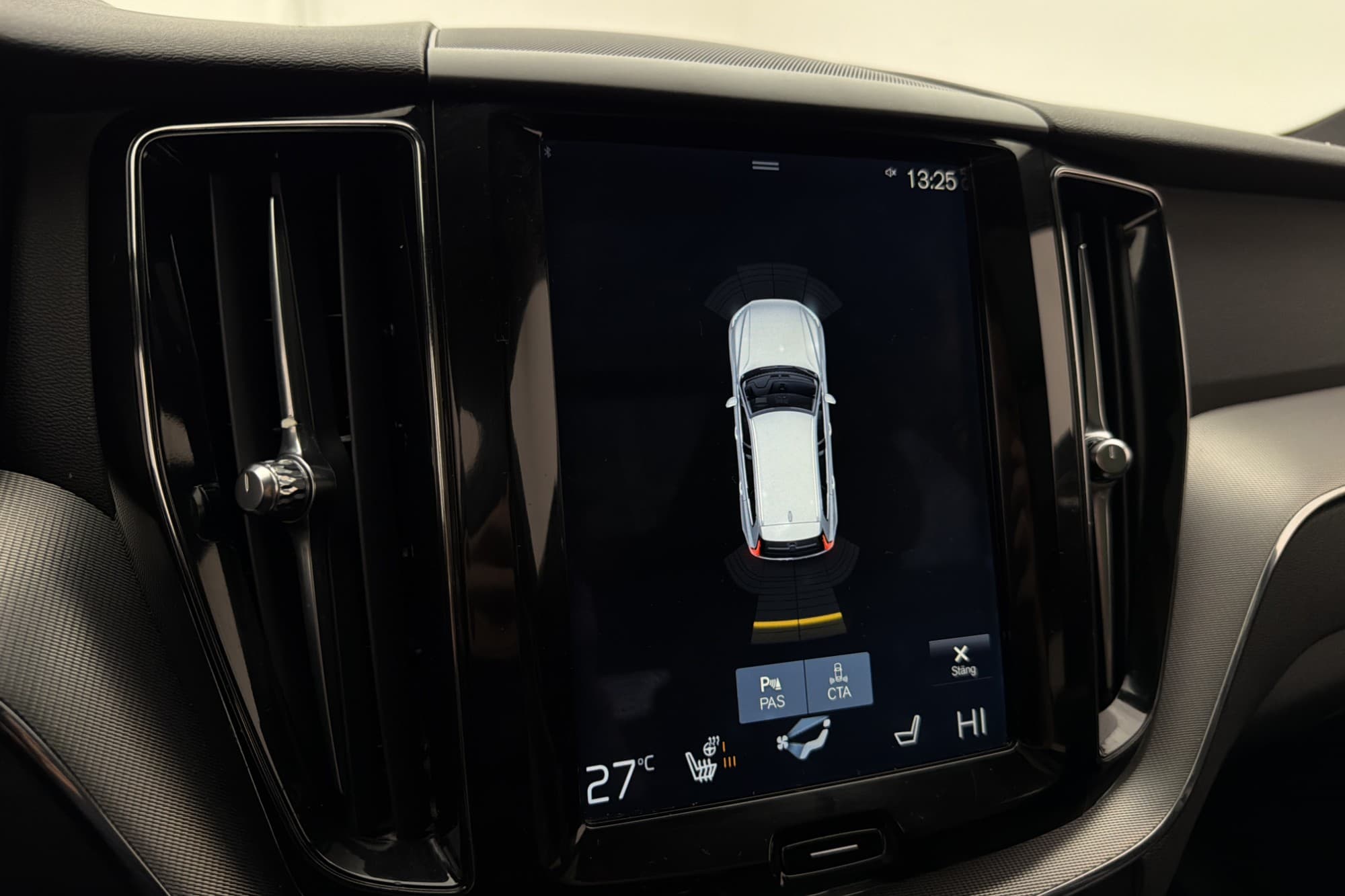 Volvo XC60 D5 235hk AWD R-Design Pano Värmare Skinn Sensorer