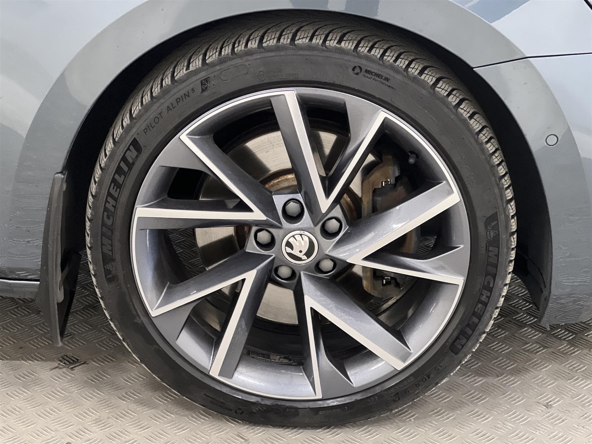Skoda Superb 2.0 TSI Kombi 4x4 272hk Sportline Se Utrustning