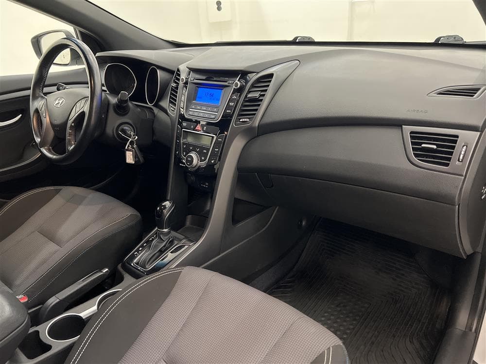 Hyundai i30 1.6 D 136hk Drag Rattvärme Nyservad 0.39l/milinteriör