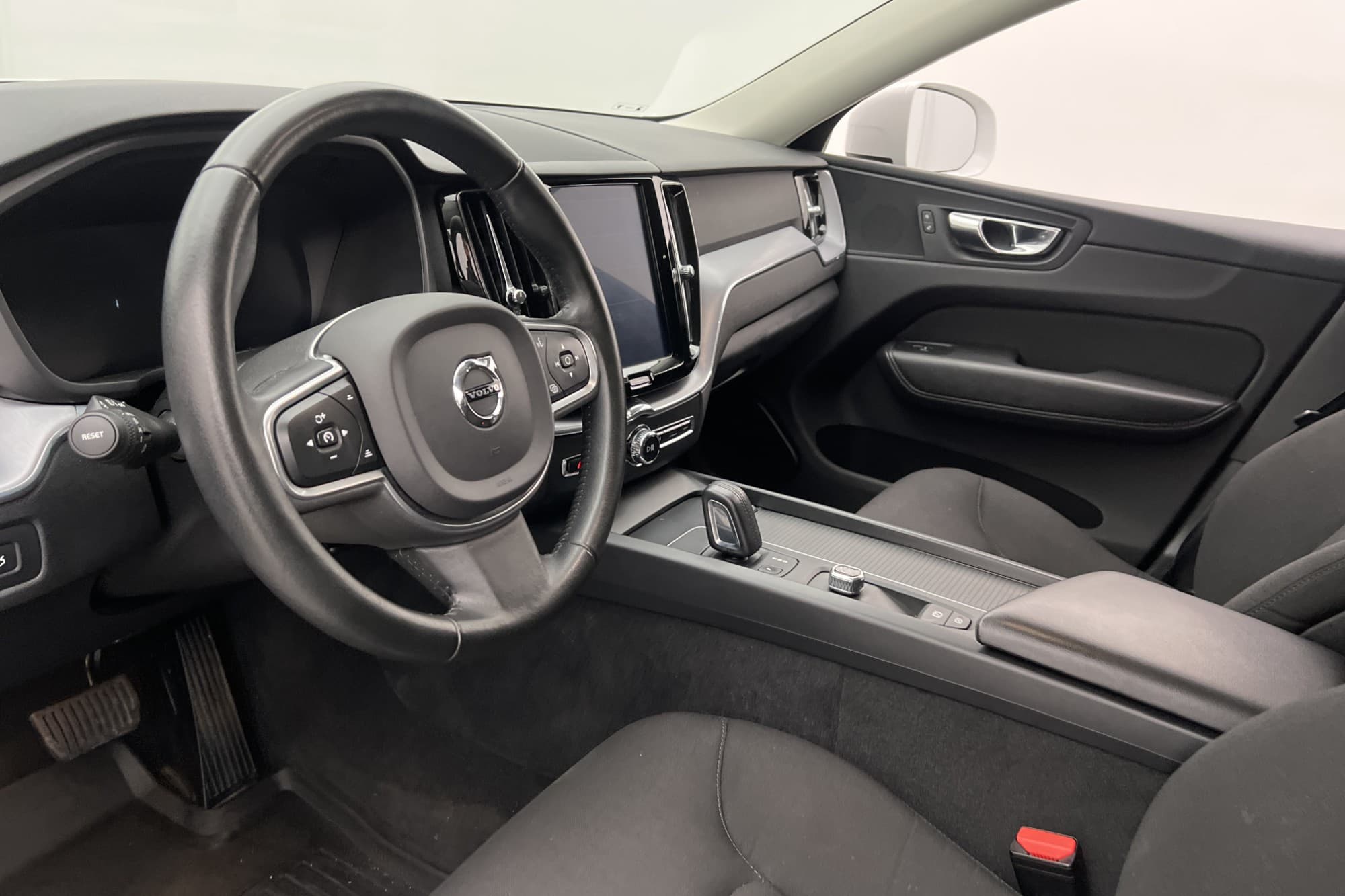 Volvo XC60 B4 AWD 197hk Adv. Edition VOC Värmare Kamera Navi
