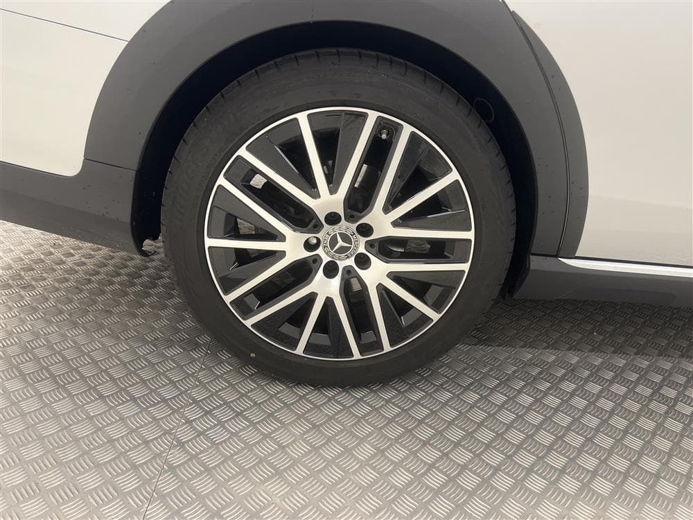 Mercedes-Benz E 220 d 4M All-T D-värm Burmester 360° Skinninteriör