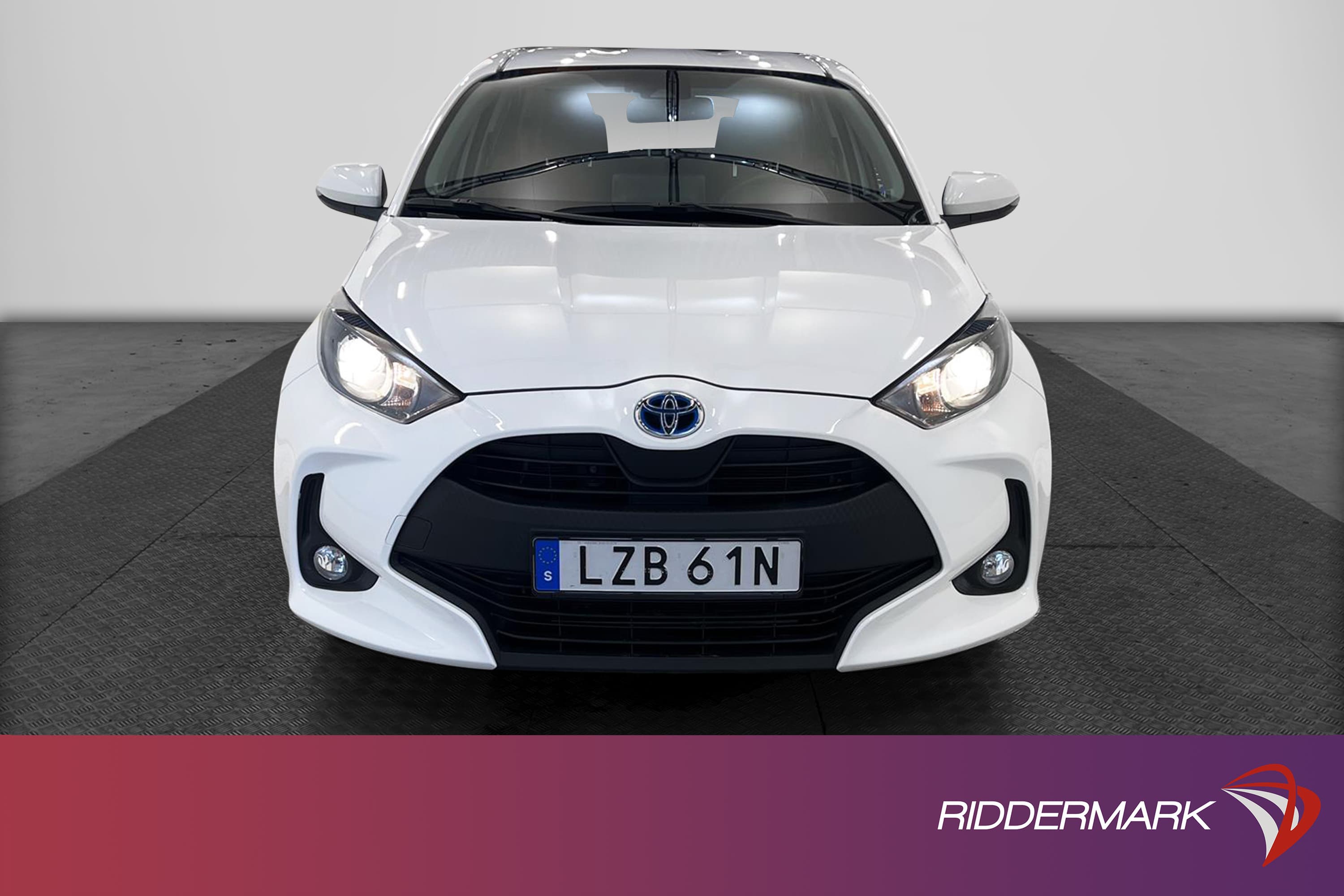 Toyota Yaris Hybrid CVT 116hk  B-Kam Lane Assist 360kr Skatt