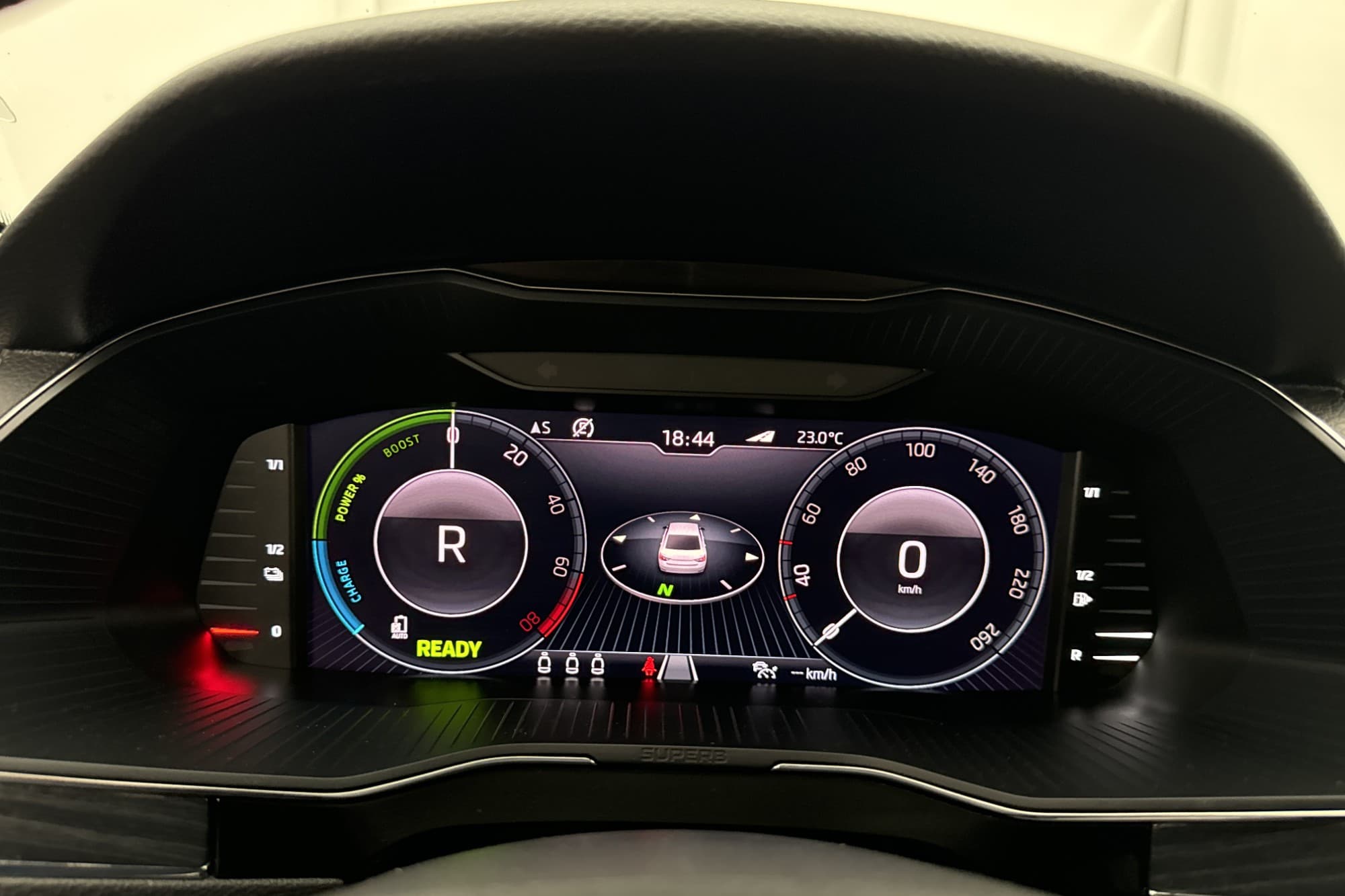 Skoda Superb iV Plug-In Business Cockpit Värmare Navi Drag