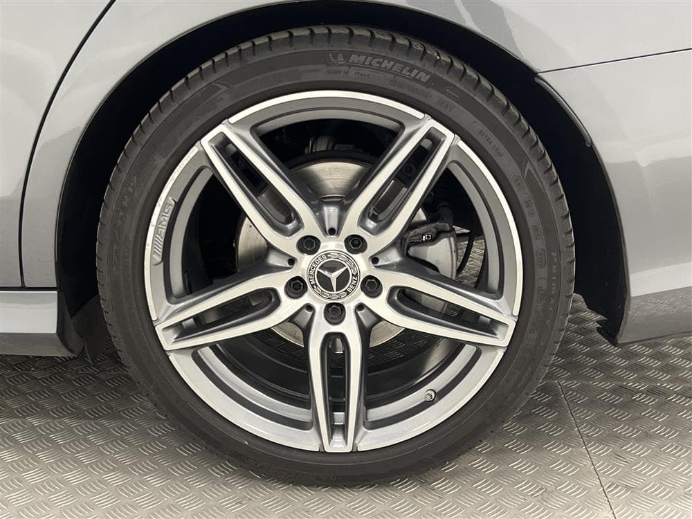 Mercedes-Benz E 220 d 194hk AMG Pano Burmester Widescreen 