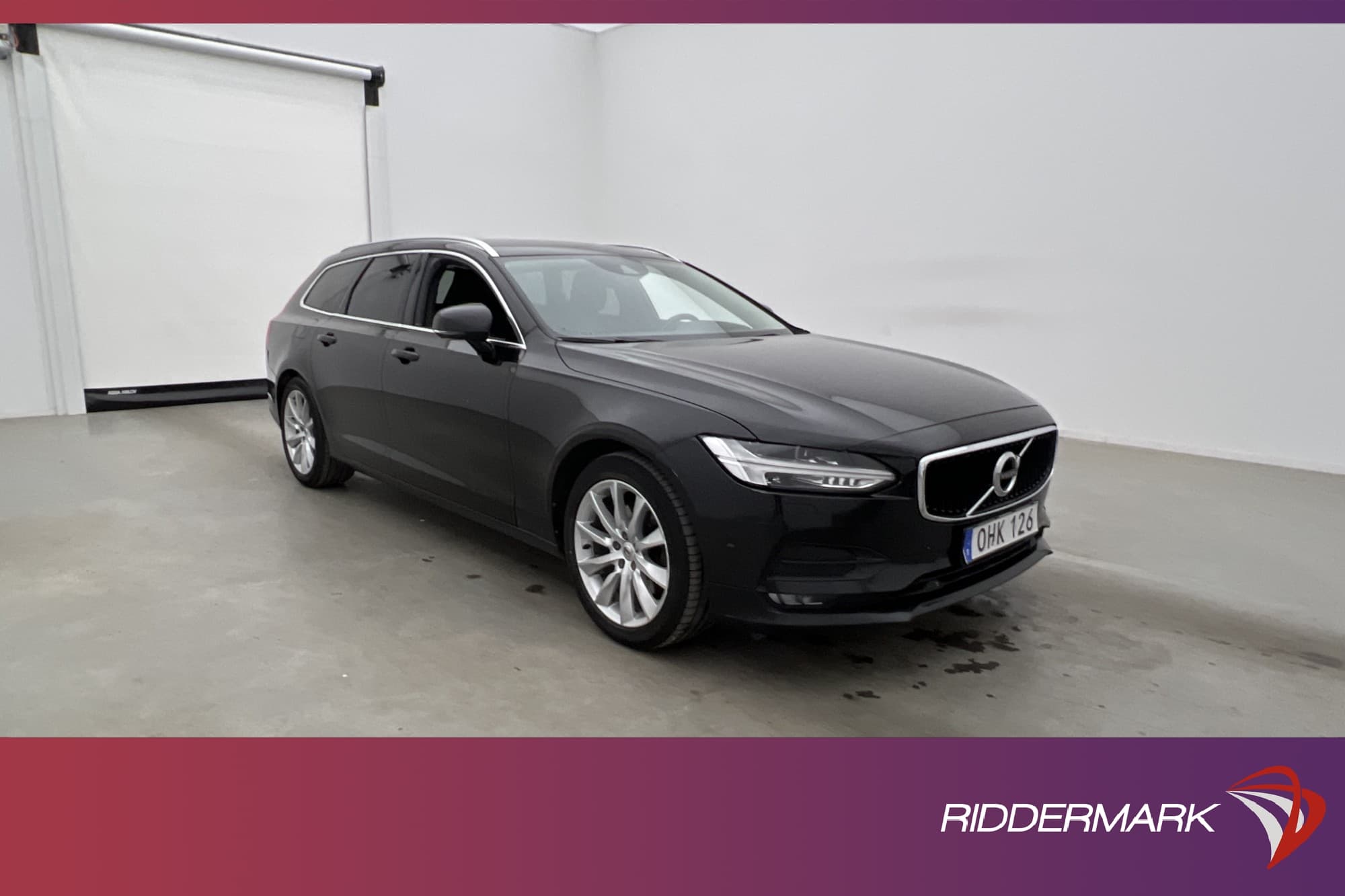 Volvo V90 D5 AWD 235hk Momentum VOC Värmare Navi Dragkrok