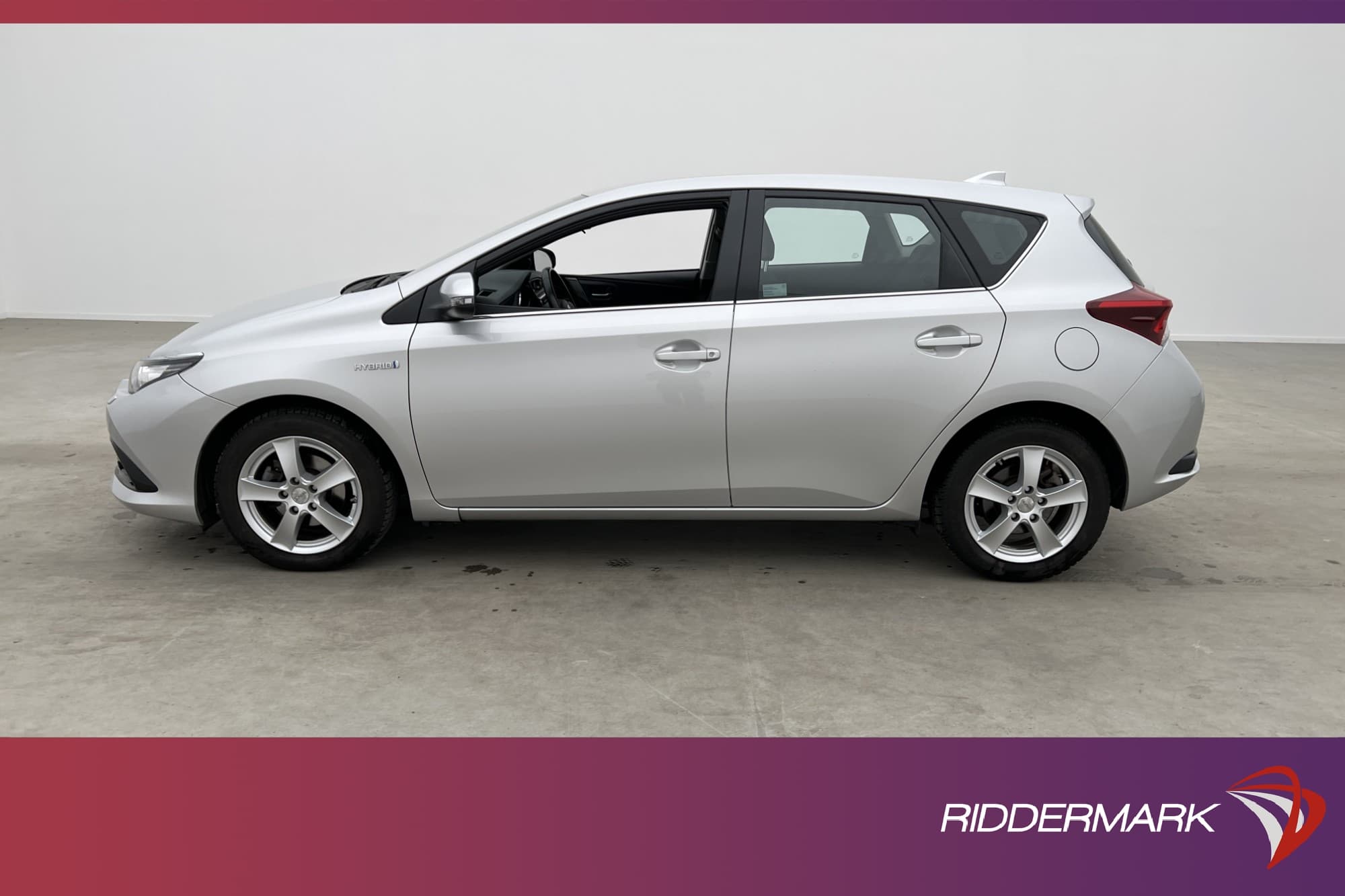 Toyota Auris Hybrid e-CVT 136hk