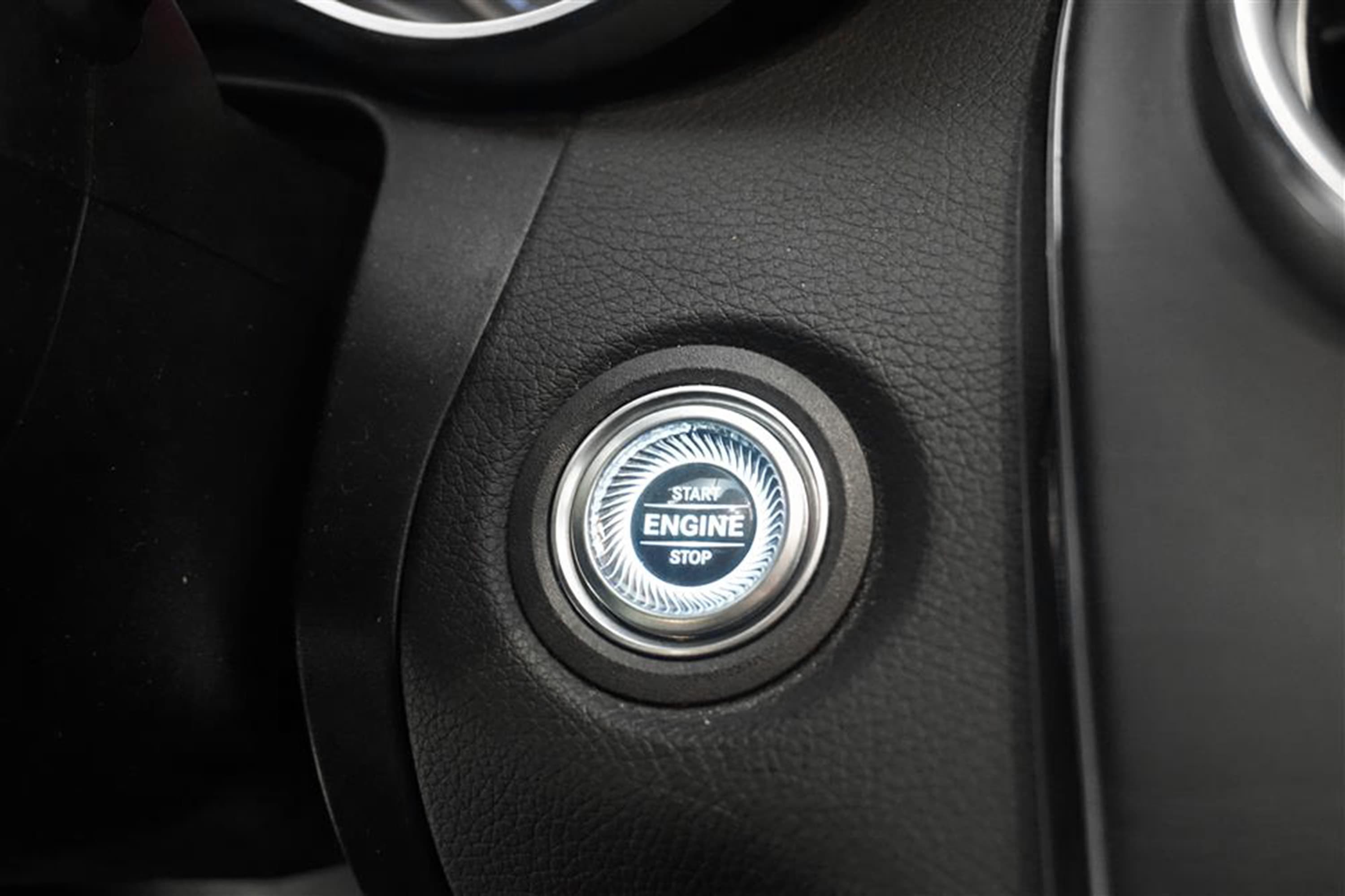 Mercedes-Benz C 220d Avantgarde Kamera Keyless Navi Drag interiör
