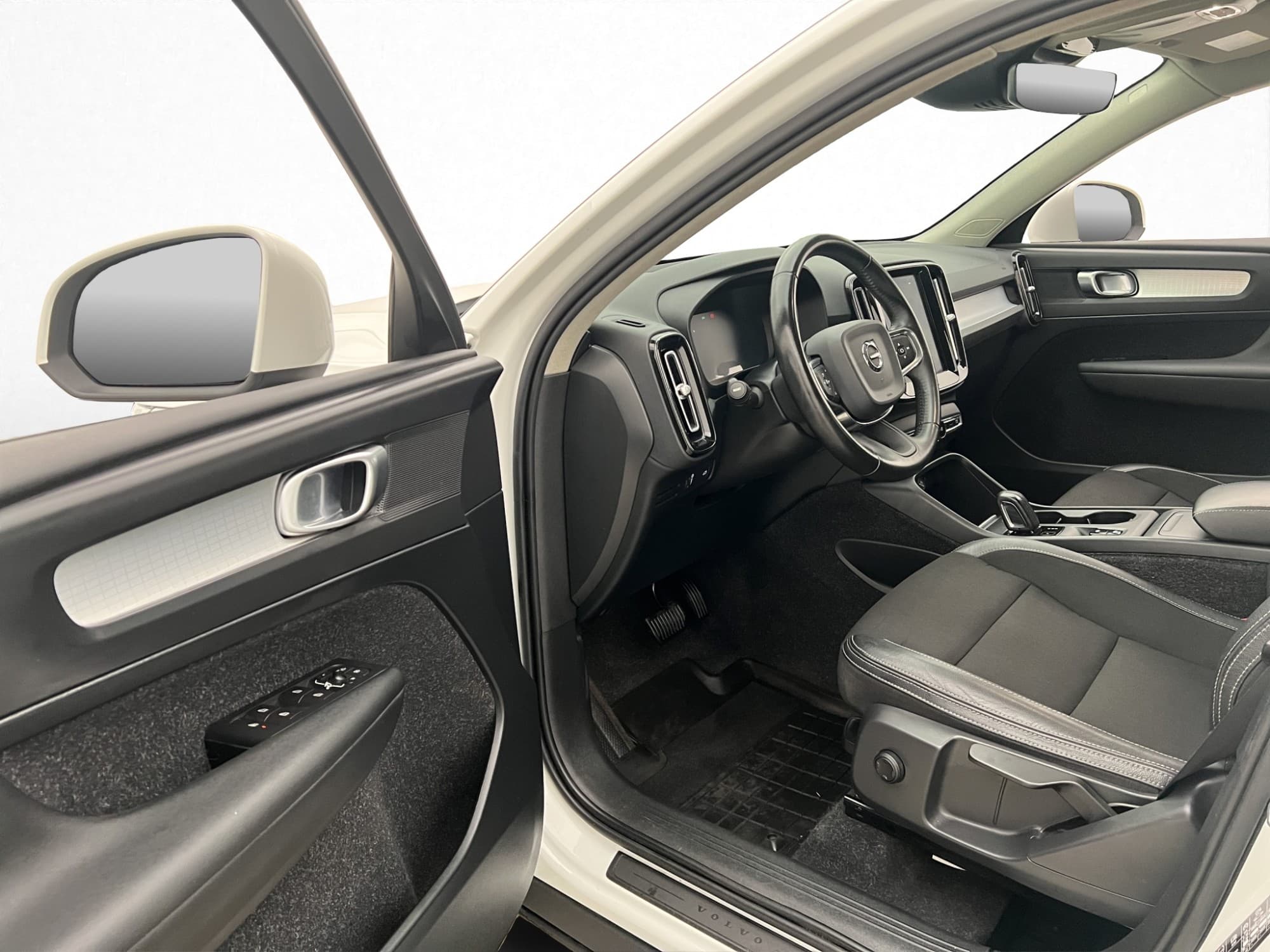 Volvo XC40 D3 150hk Momentum Värmare Dragkrok Rattvärme