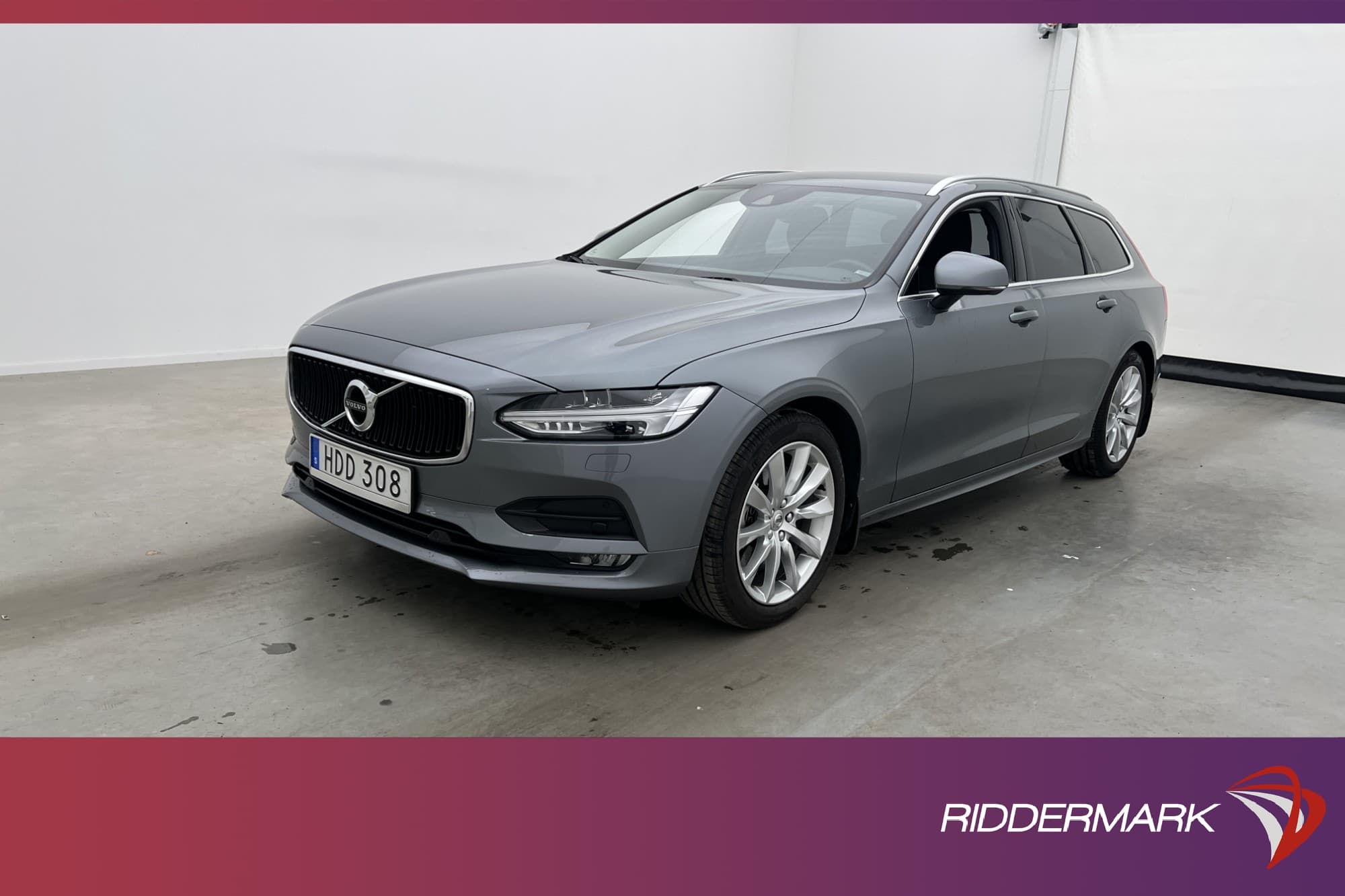 Volvo V90 T4