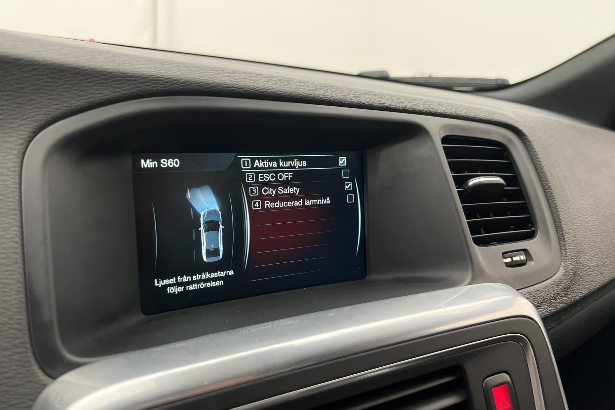 Volvo S60 Cross Country D3 150hk Momentum Halvskinn Sensorer