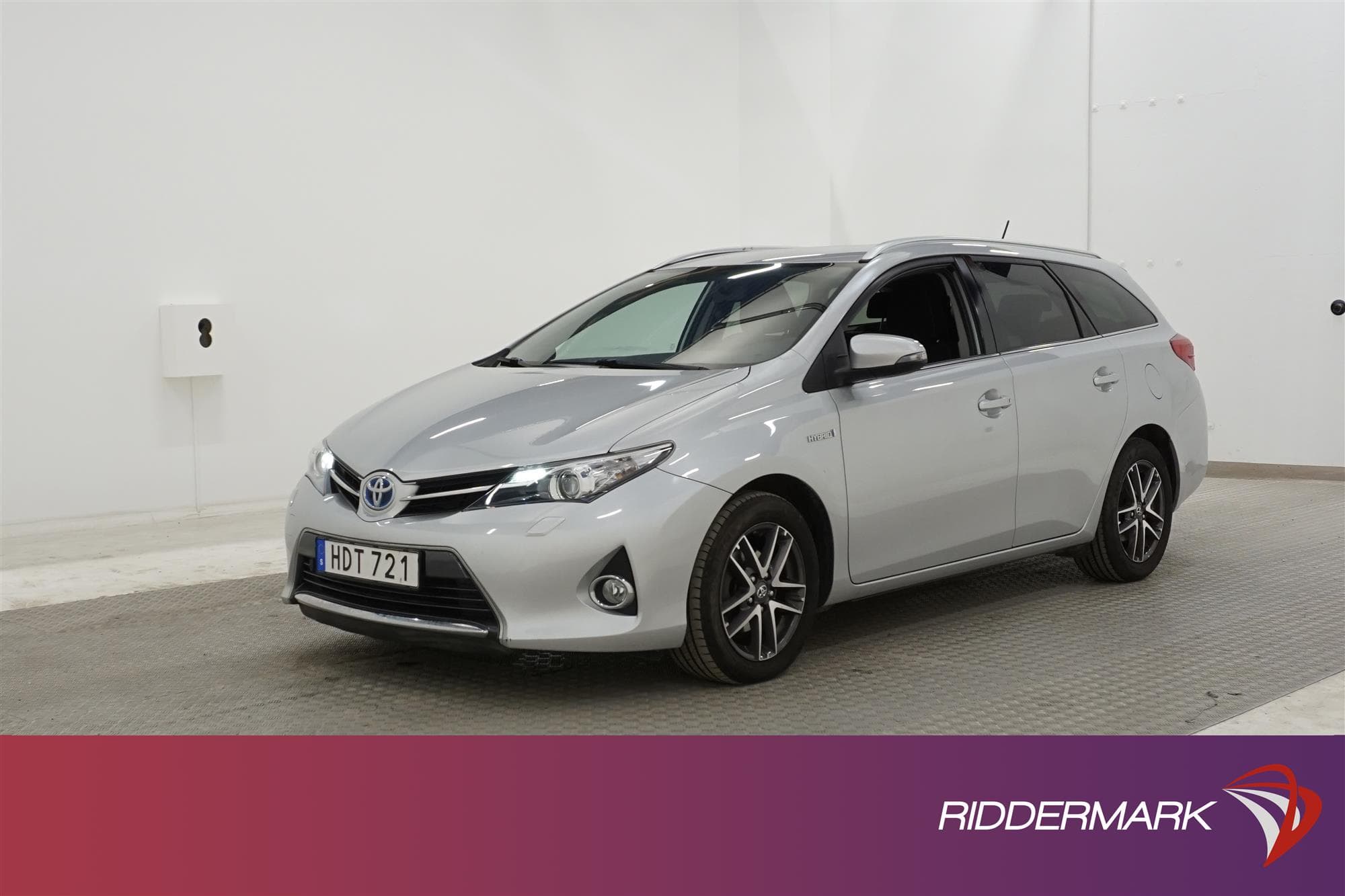 Toyota Auris Hybrid e-CVT 136hk 2 Brukare B-Kam