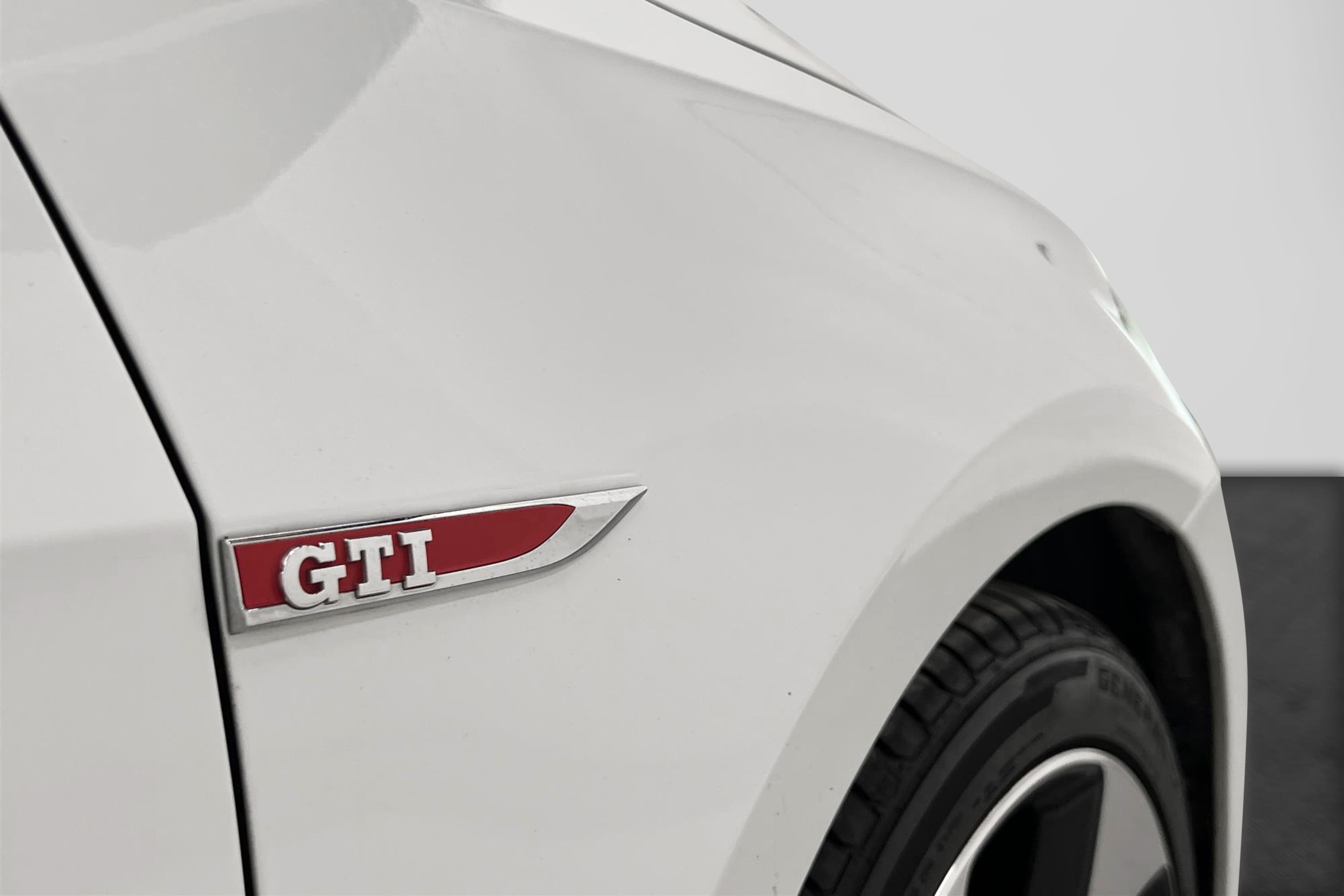 Volkswagen Golf GTI Performance DSG 245hk Kamera Active info