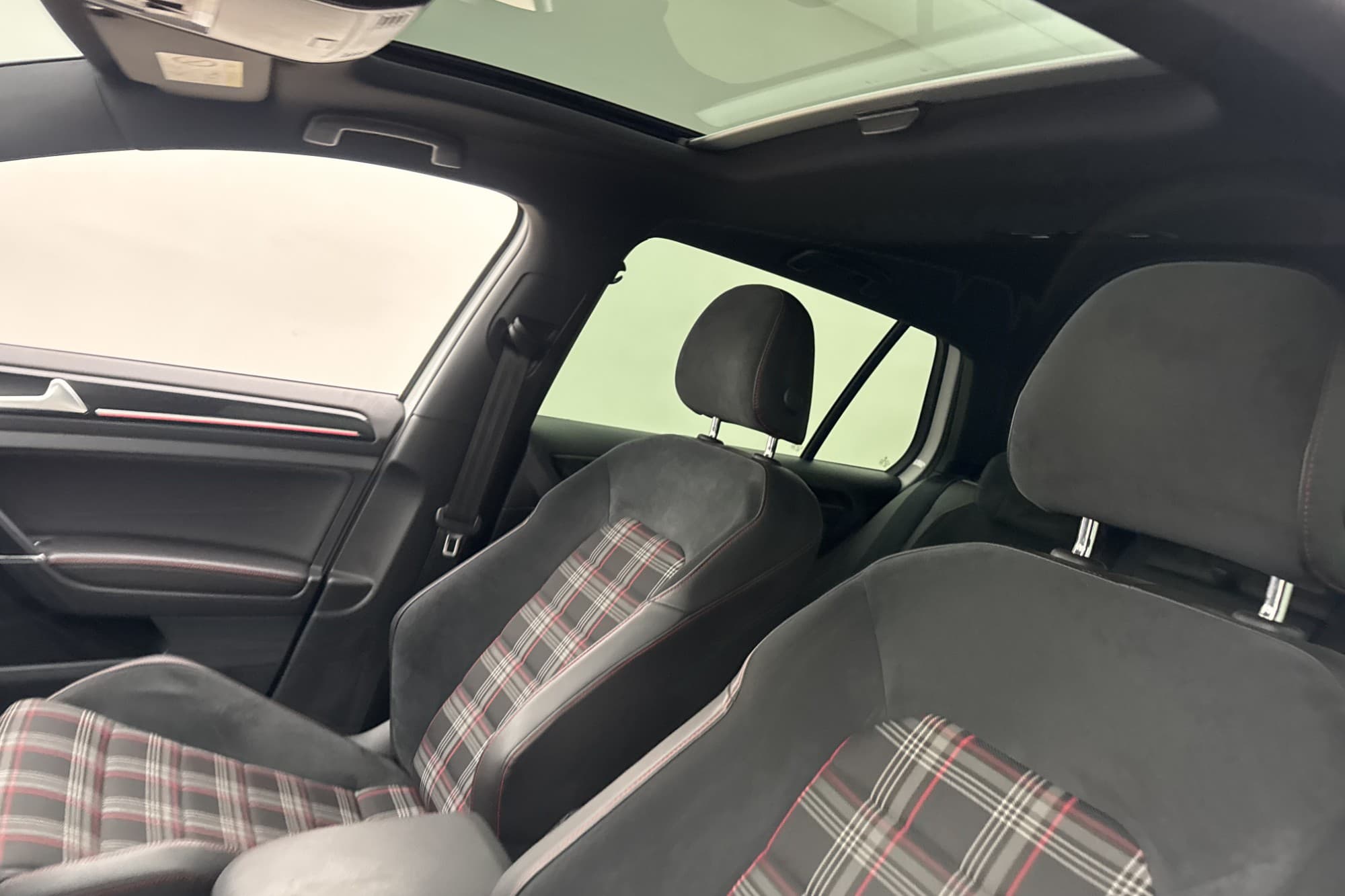 Volkswagen GTI Performance Taklucka Dynaudio Kamera Dragkrok