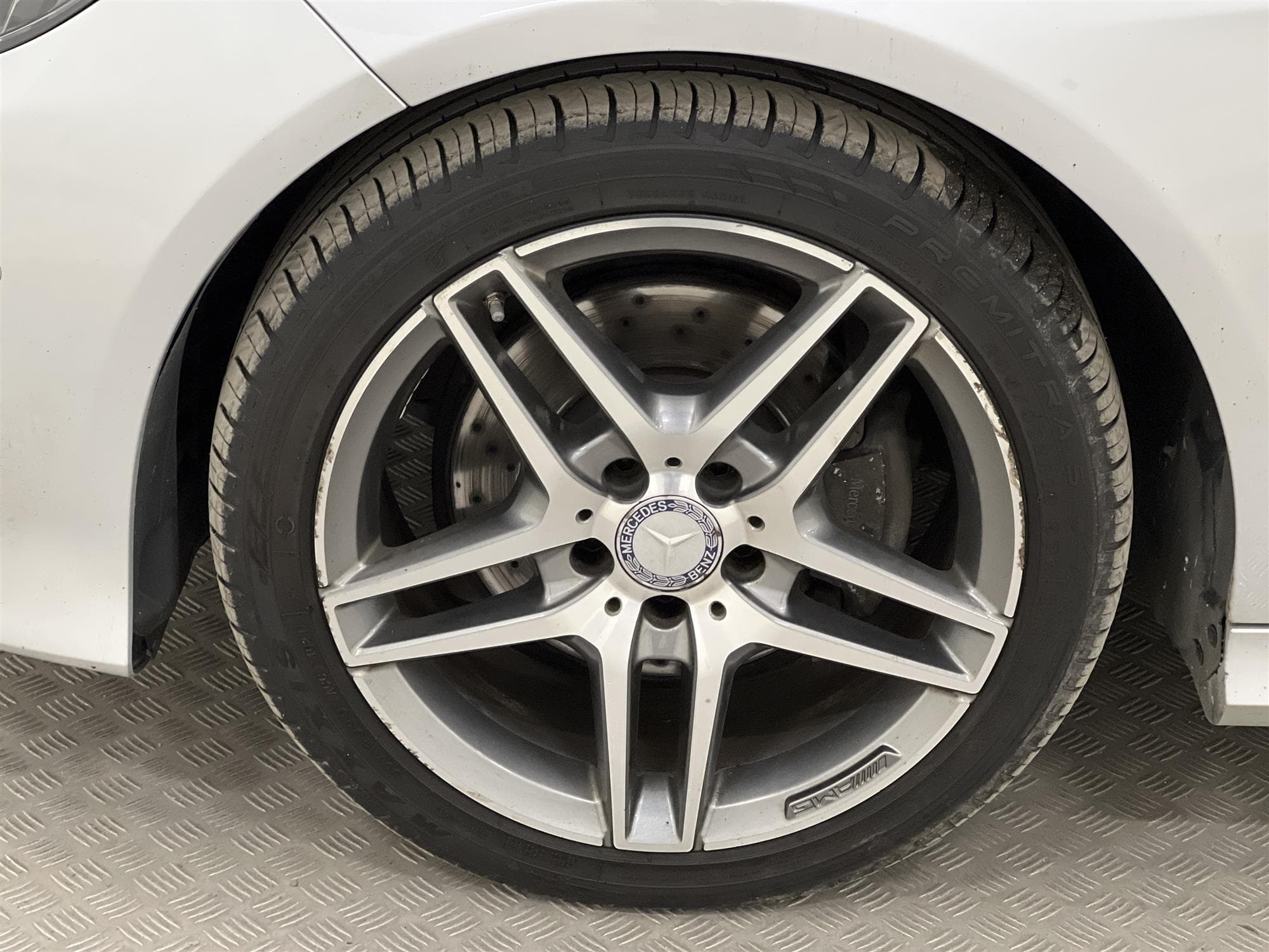 Mercedes-Benz E 220 T 170hk 4MATIC AMG Pano B-kamera Navi