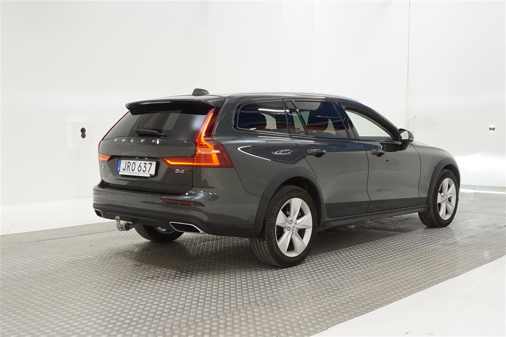 Volvo V60 B4 Cross Country AWD Momentum GPS H/K Kamera Drag