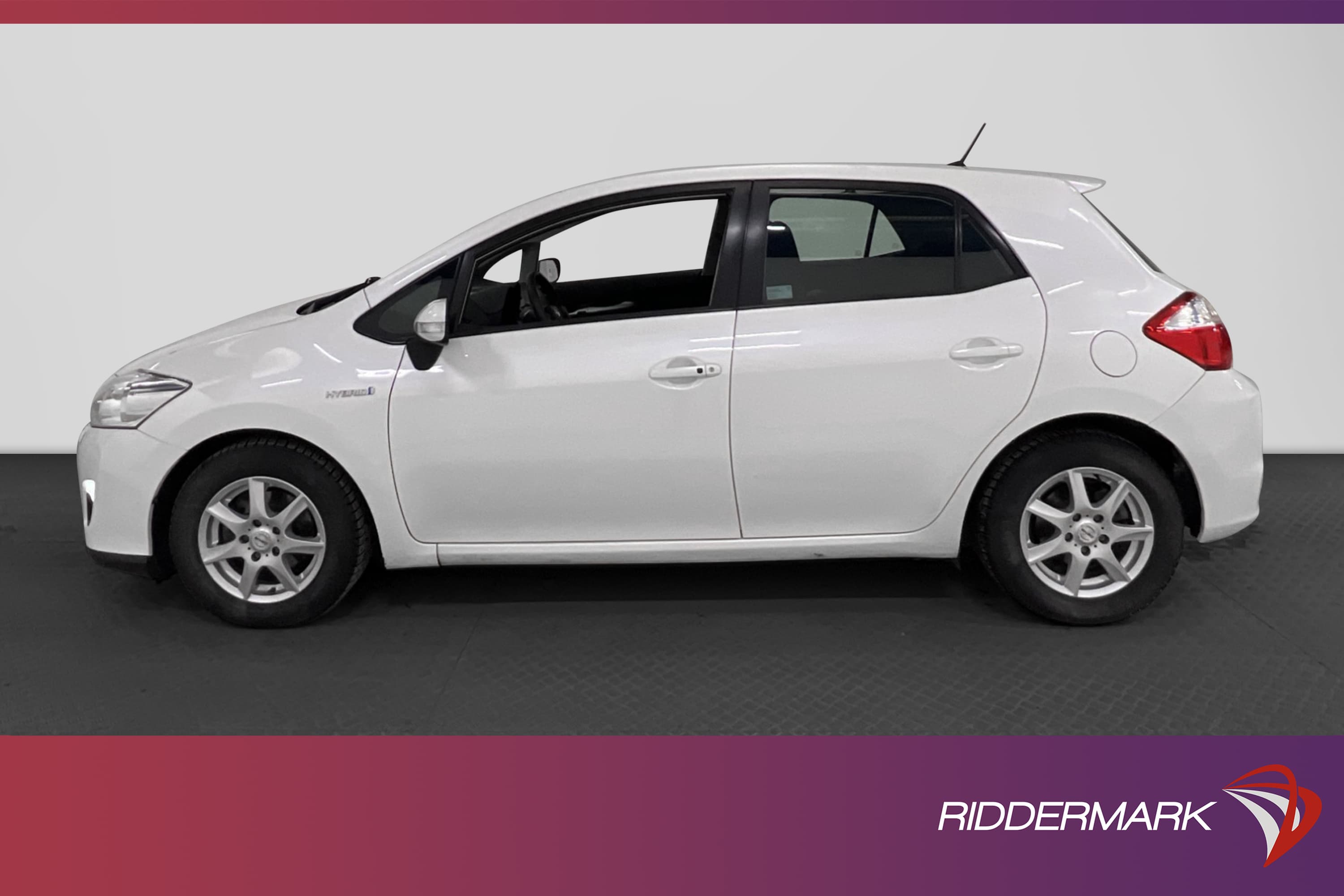 Toyota Auris Hybrd e-CVT 136hk