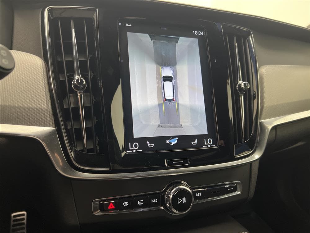 Volvo V90 D5 AWD 235hk R-Design B&W GPS HUD 360° Värmare 