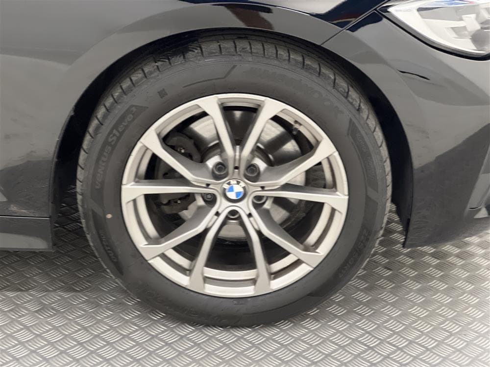 BMW 320d 190hk xDrive Sport line Skinn Cockpit Navi Draginteriör