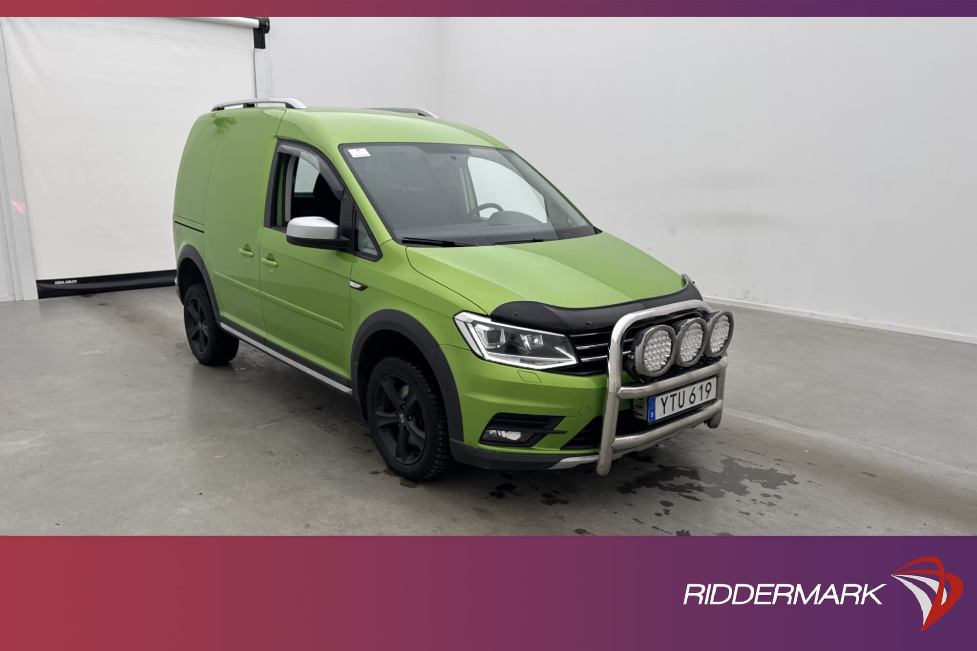 Volkswagen Caddy Alltrack 4M Värm Drag 2xDörr CARPLAY Moms