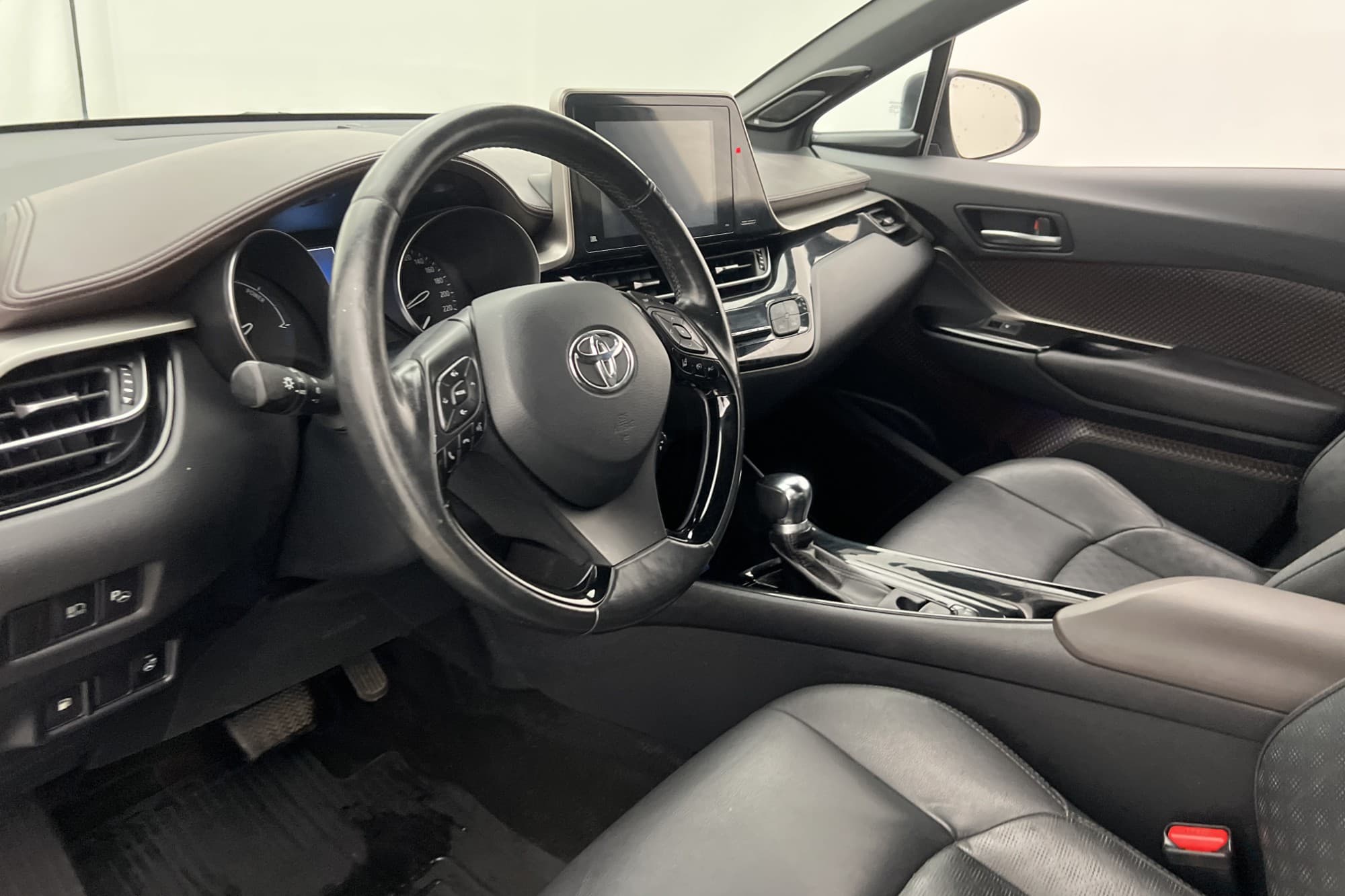 Toyota C-HR Hybrid Executive JBL Kamera Skinn Rattvärm