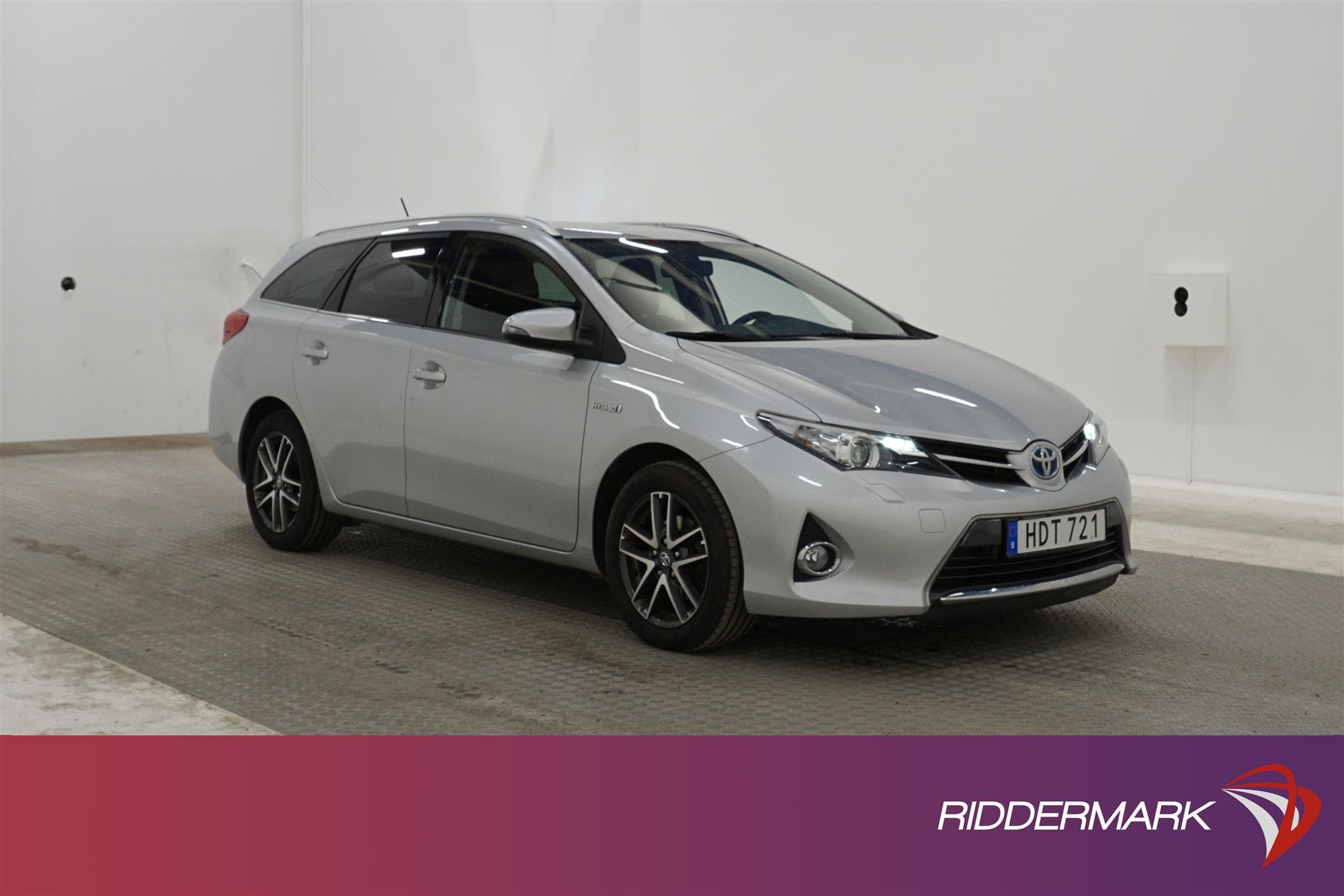 Toyota Auris Hybrid e-CVT 136hk 2 Brukare B-Kam